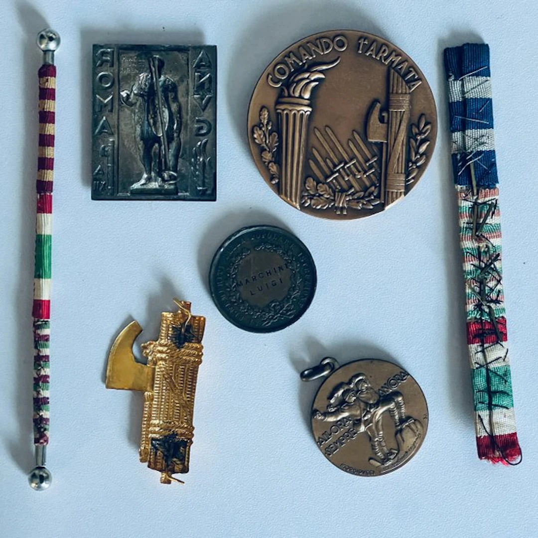Italy - Fascism - Military medal - A lot of fascist medals and insignia - 1933