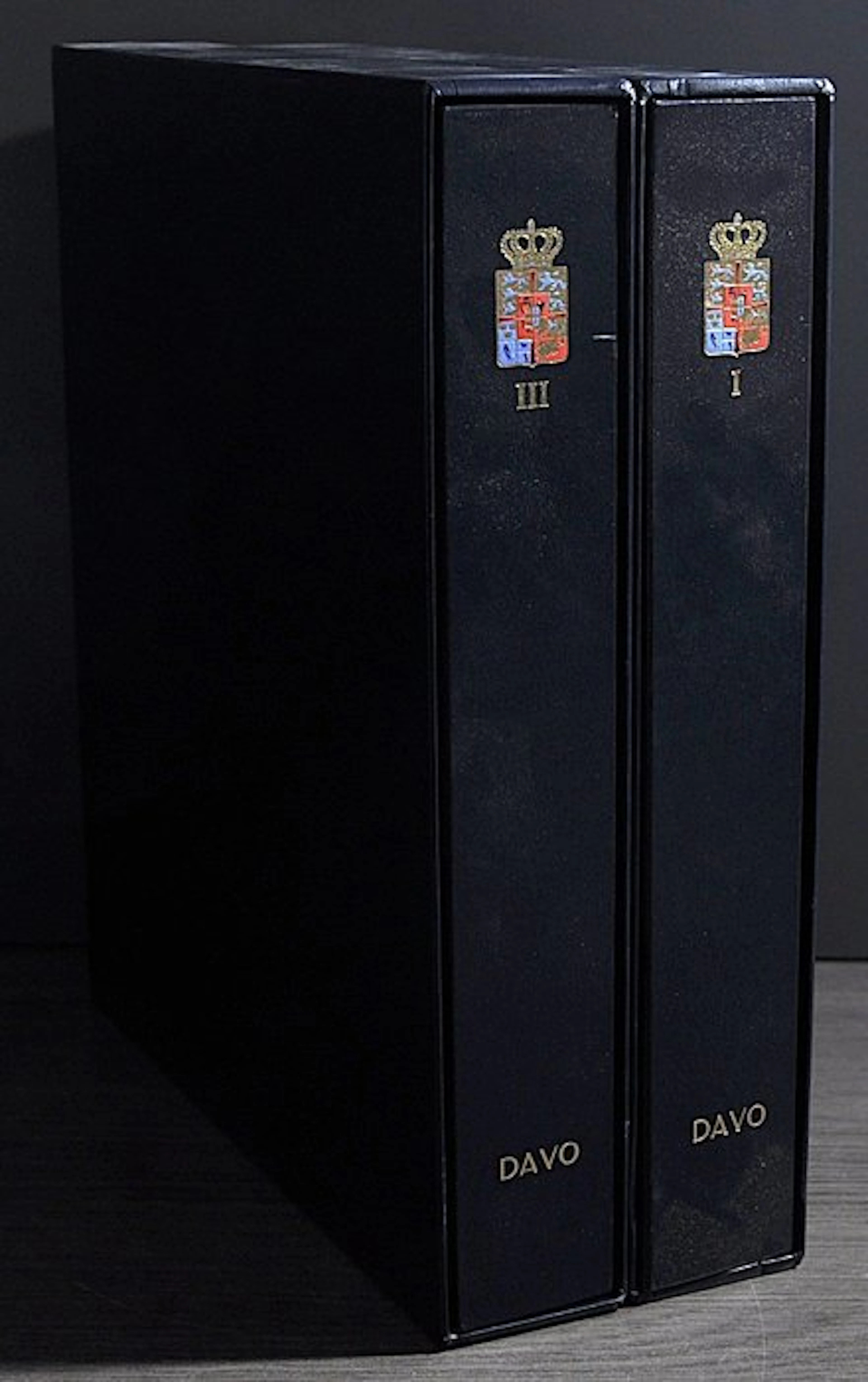 Accessories Denmark - 2 empty luxury DAVO albums with...