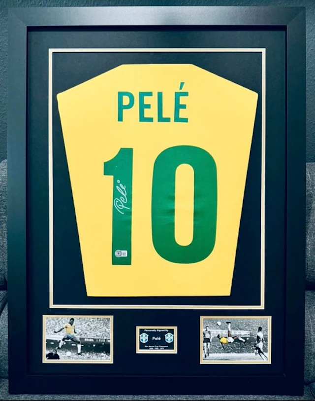 Football World Championships - Luxary Framed Jersey / Beckett