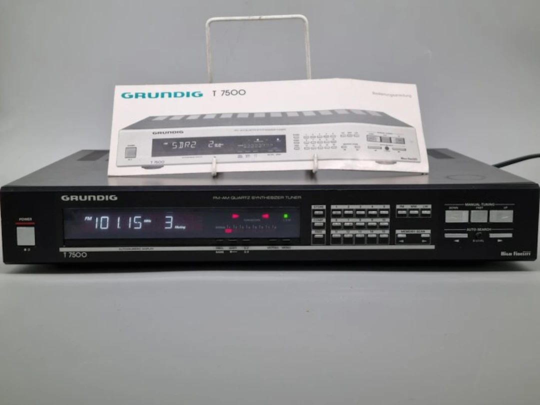 Grundig - T 7500 Digital Quartz Synthesizer Stereo Radio Tuner