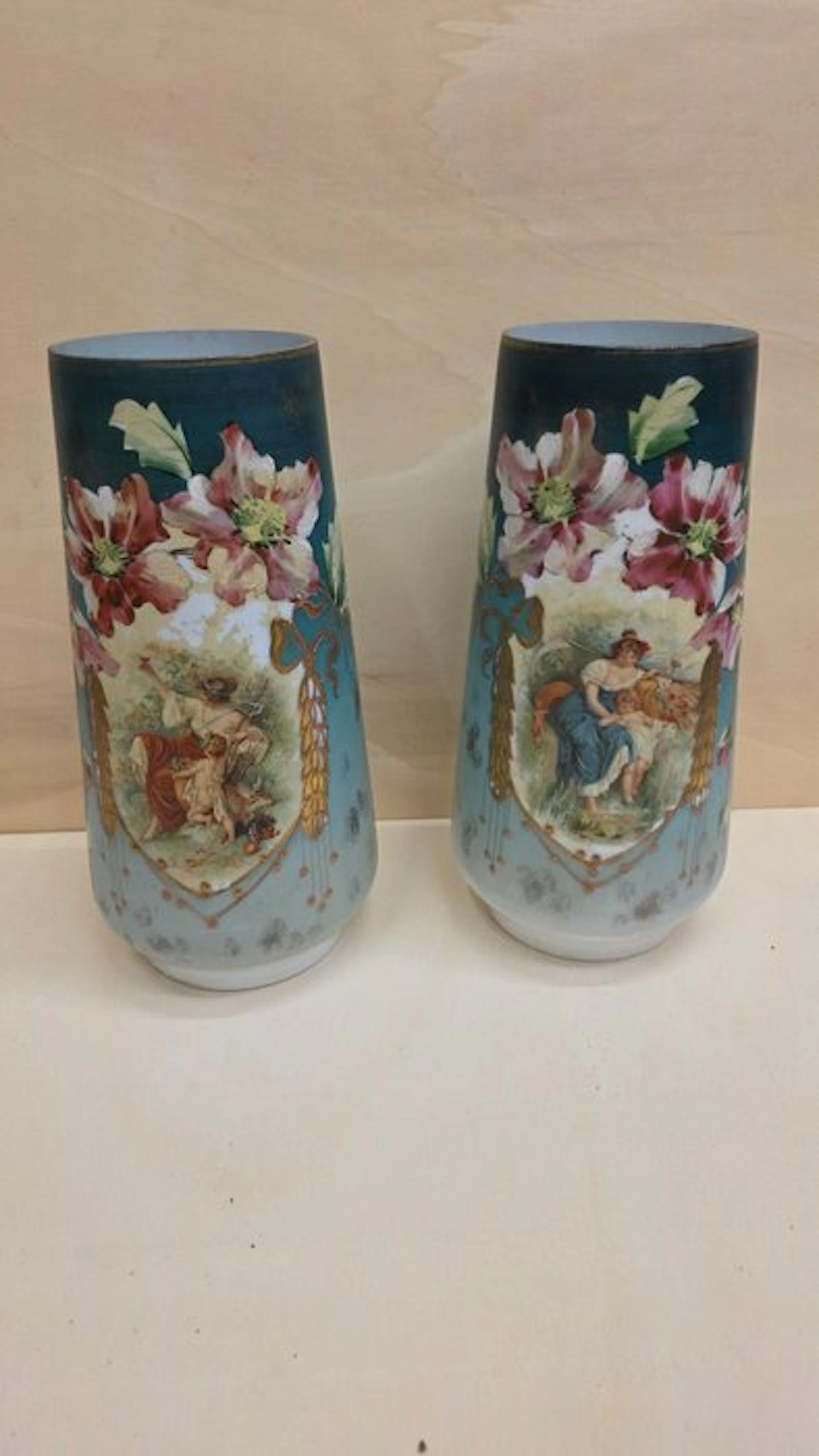 Vase (2) - opalina