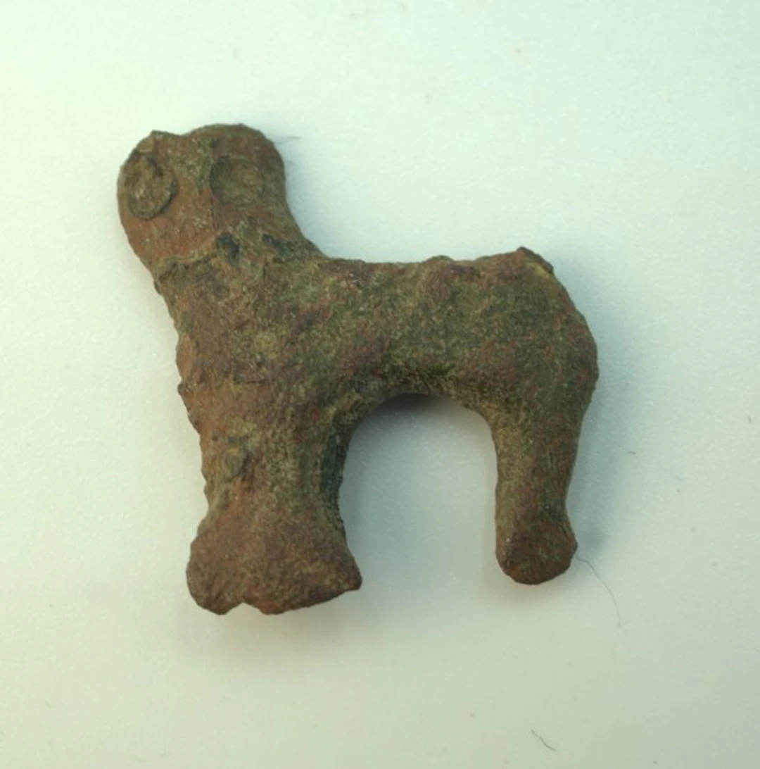 Carolingian / Viking Age Bronze Dog Fibula - 16 mm (No reserve price)