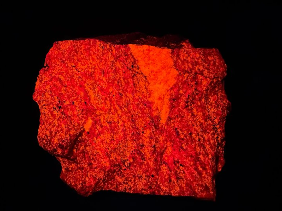 Extremely bright dolomite and calcite
