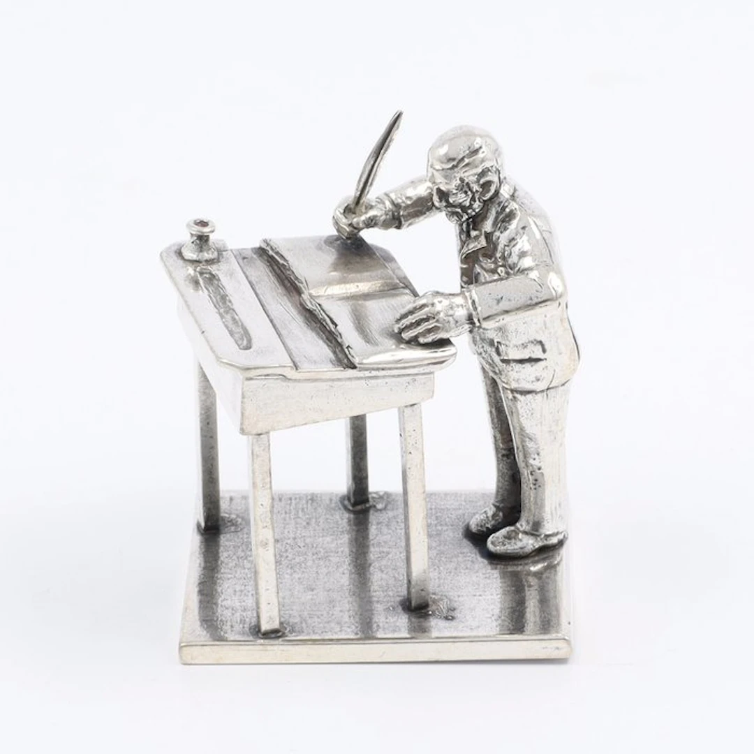 Figurine - Boekhouder achter schrijftafel. - .835 silver