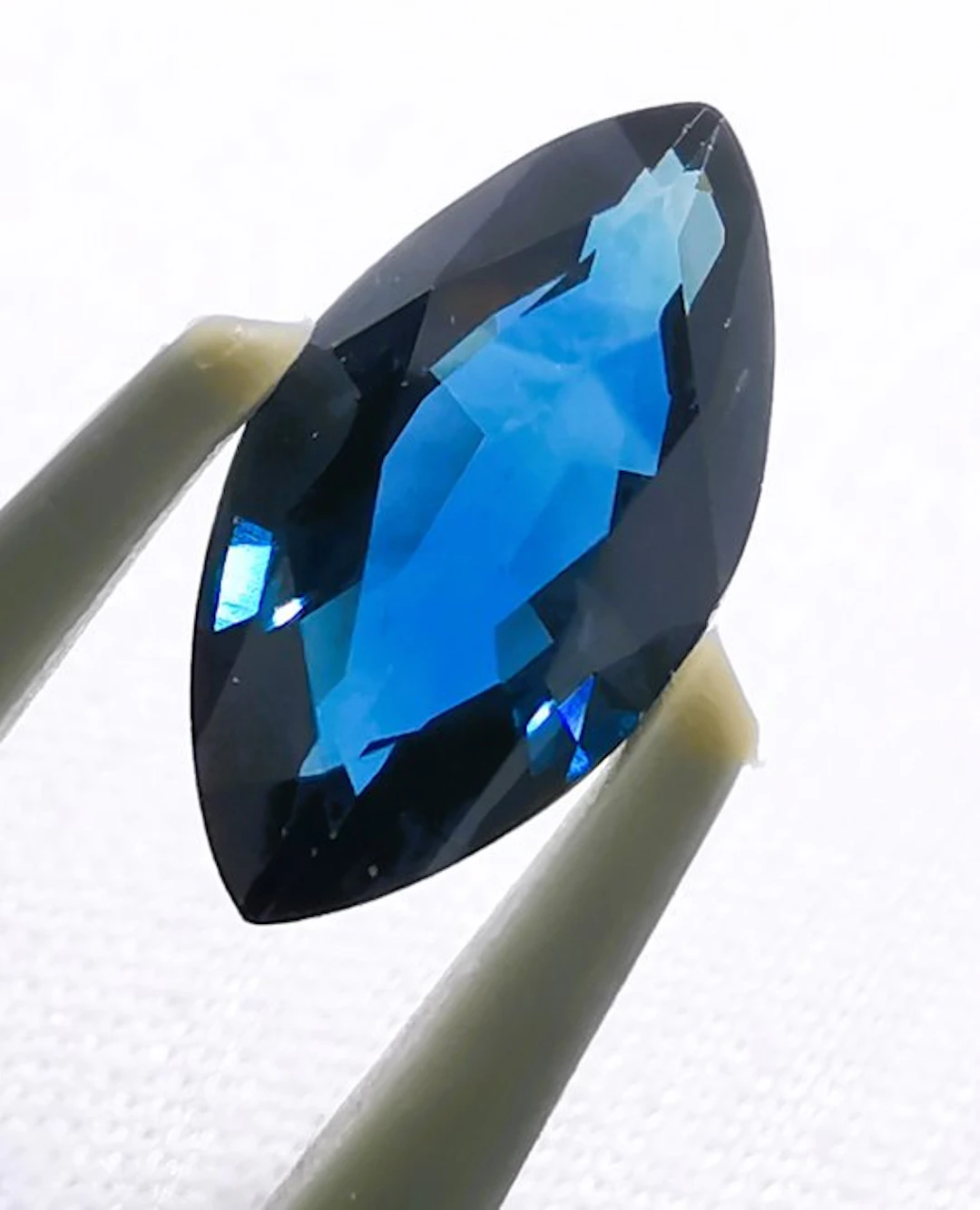 No reserve price - 1 pcs Blue Sapphire - 1.51 ct...