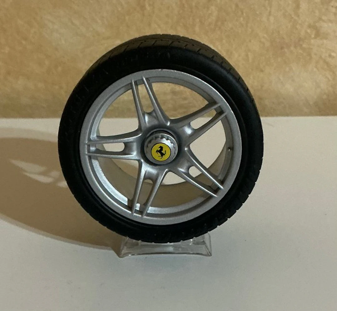 Enzo Ferrari tire - Strada - 1:8 - 2010