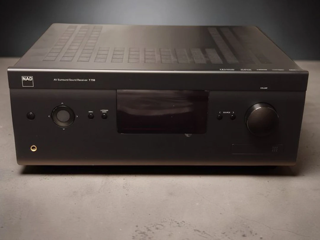 NAD - T 758 Solid state integrated amplifier