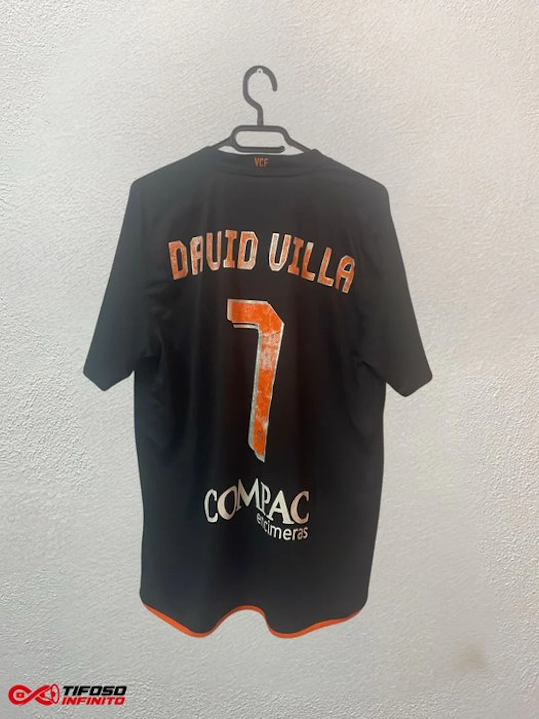 Valencia - Spanish Football League - David Villa - 2009 - Team wear