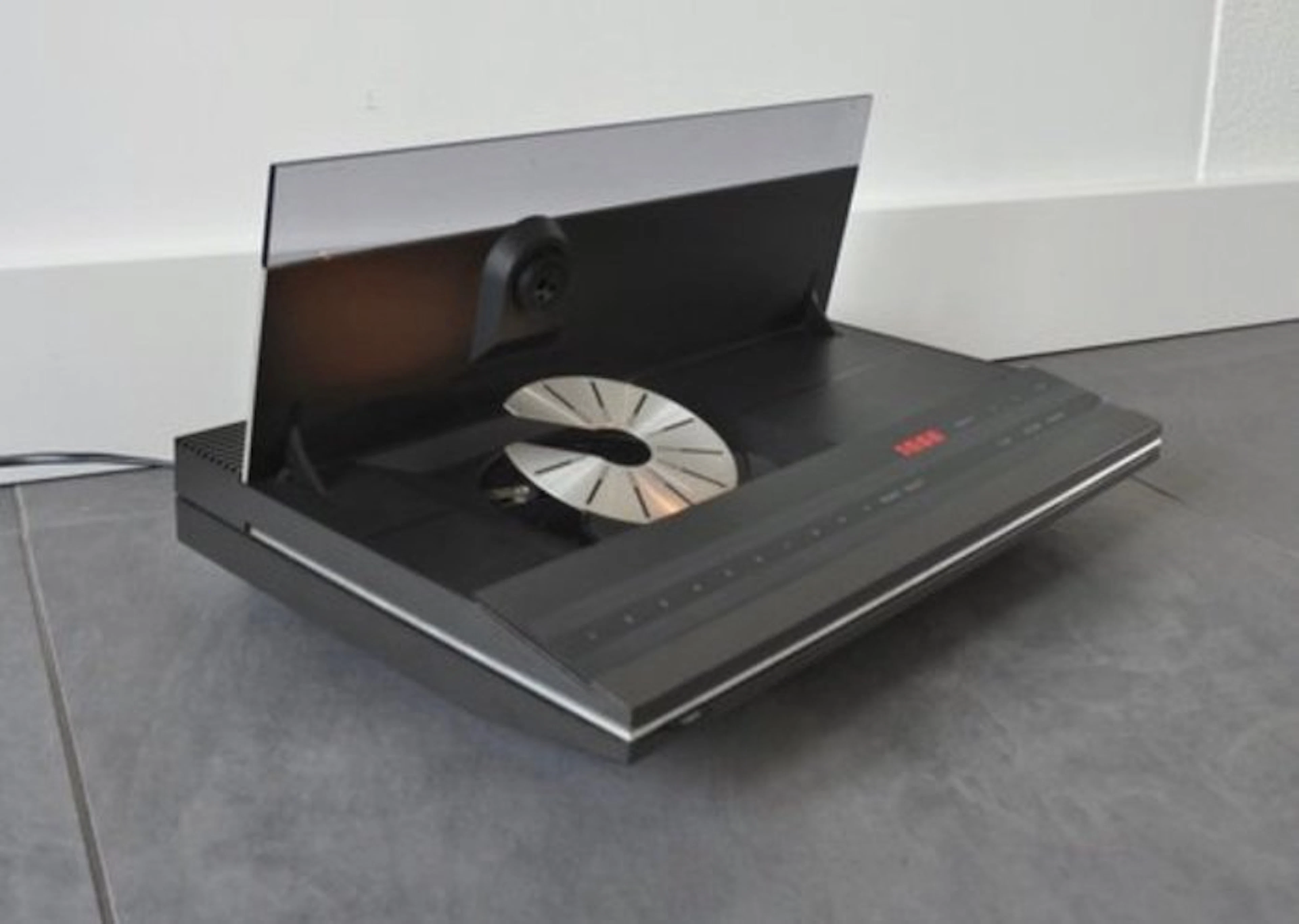 Bang & Olufsen - Beogram CDX 2 CD player