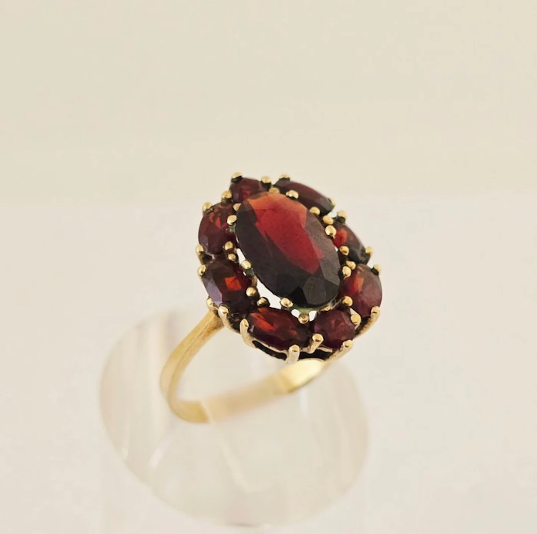 No reserve price - Ring - 8 kt. Yellow gold - Garnets