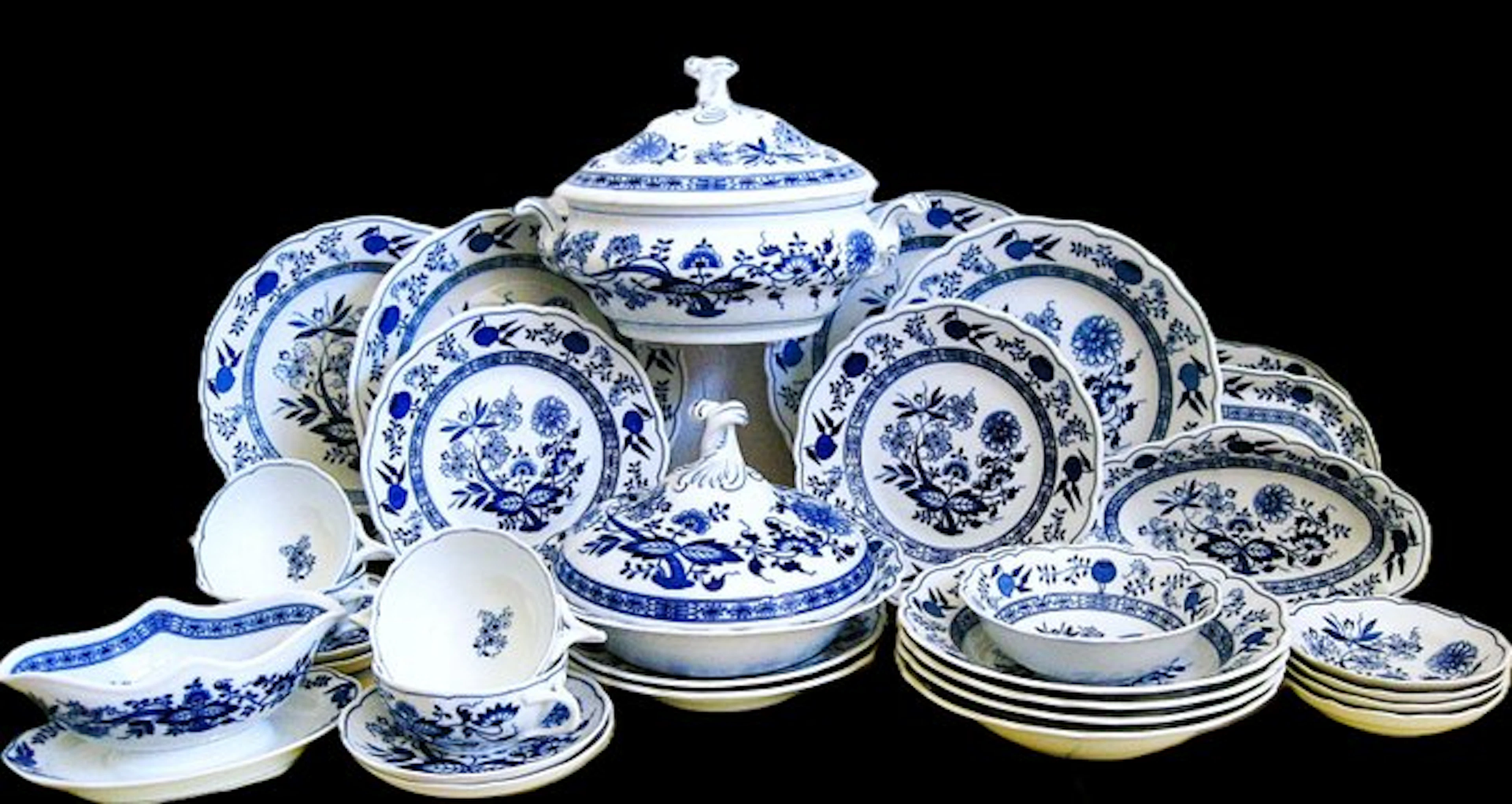 Hutschenreuther - Table service - Diner services 'Blue Onion' - Porcelain