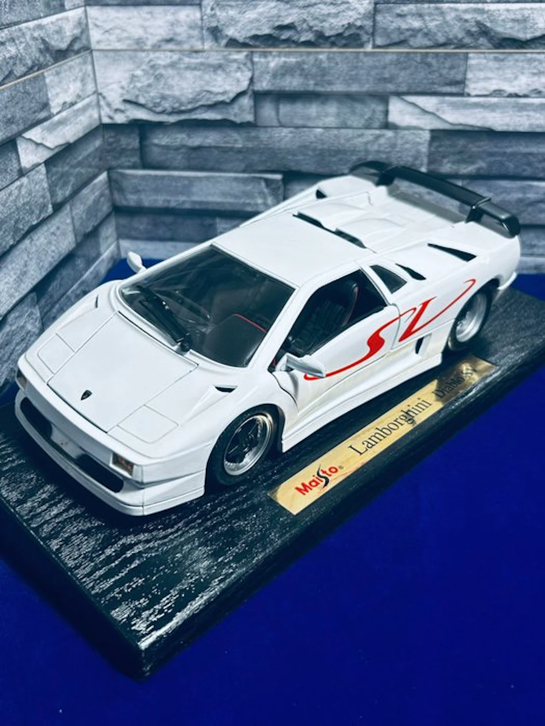 Maisto 1:18 - Model car - Lamborghini Diablo SV Special Edition Bianco
