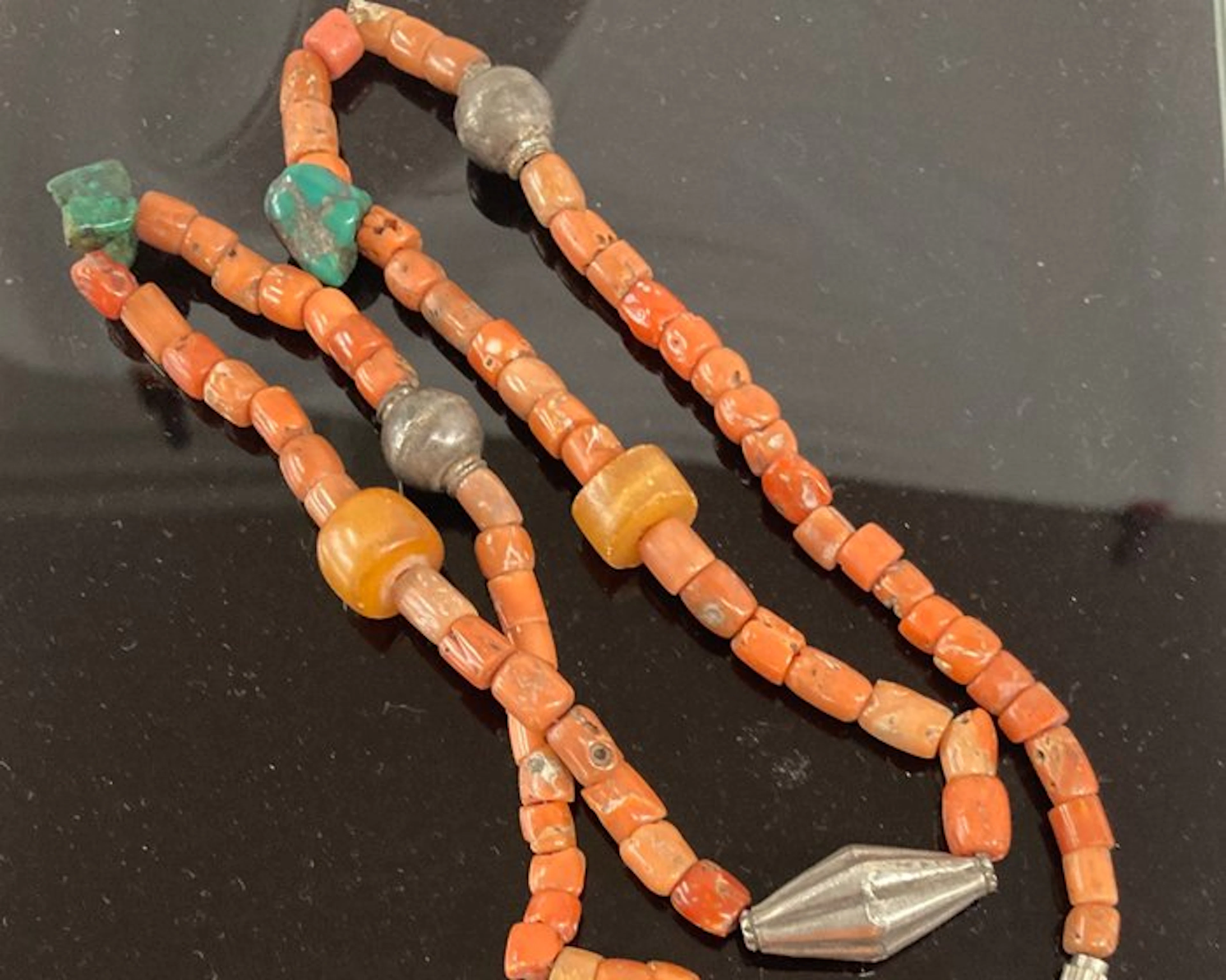 Tibetan coral necklace with a silver alloy - Coral - Tibet - 20th century