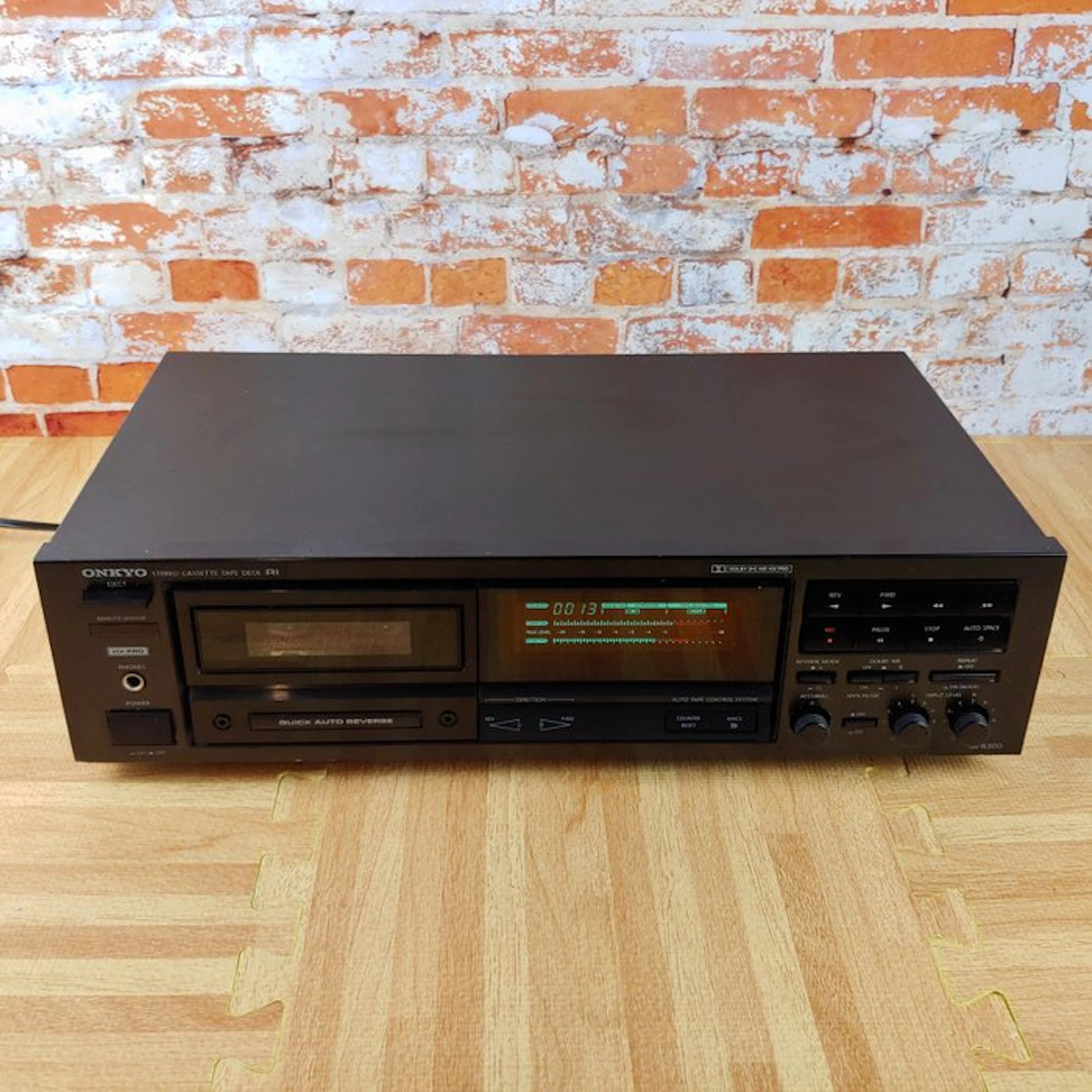 Onkyo - TA-R300 2-Head Single Stereo Auto-Reverse Audio-cassette deck