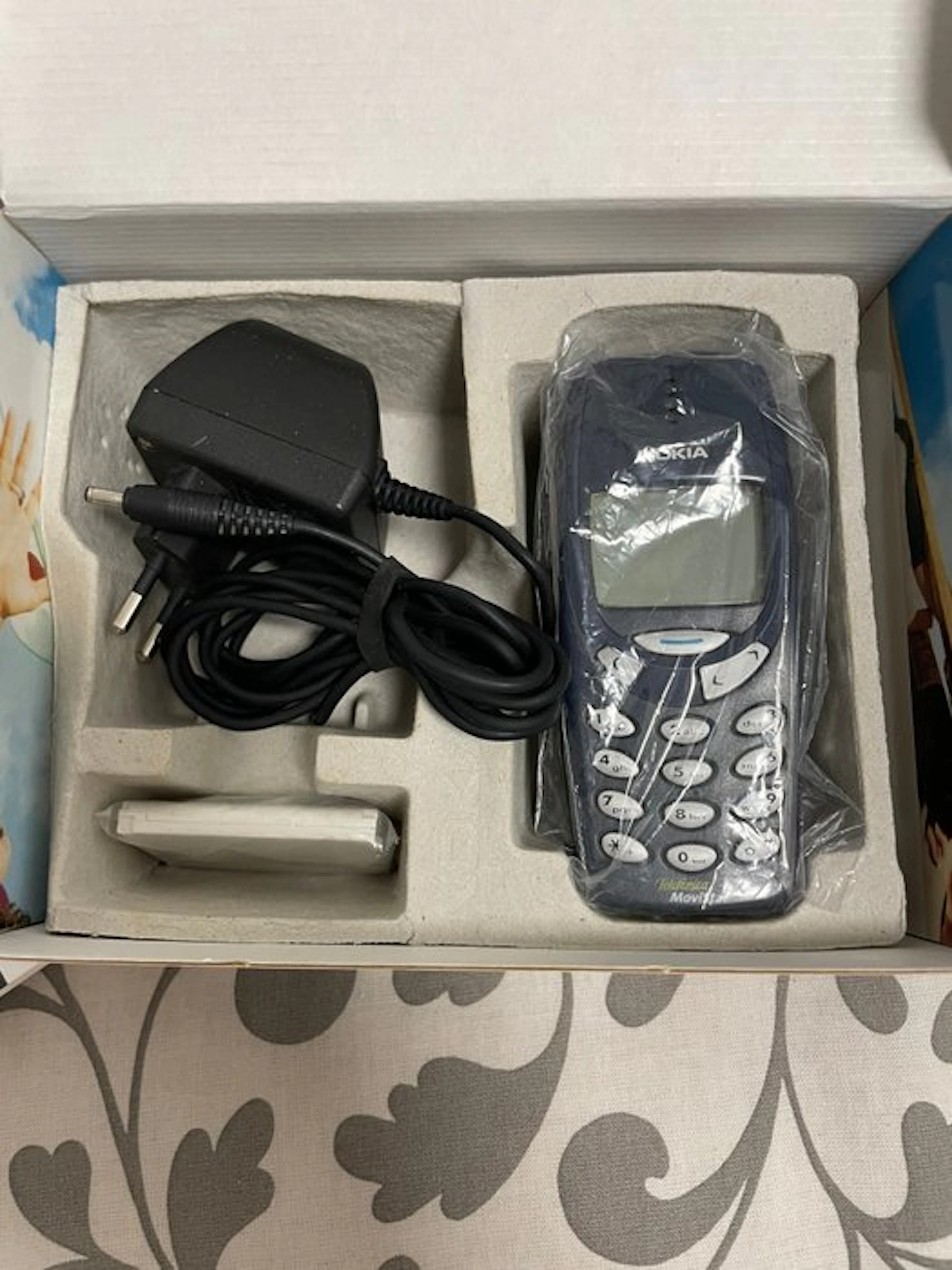Nokia 3330 - Mobile phone - In original box