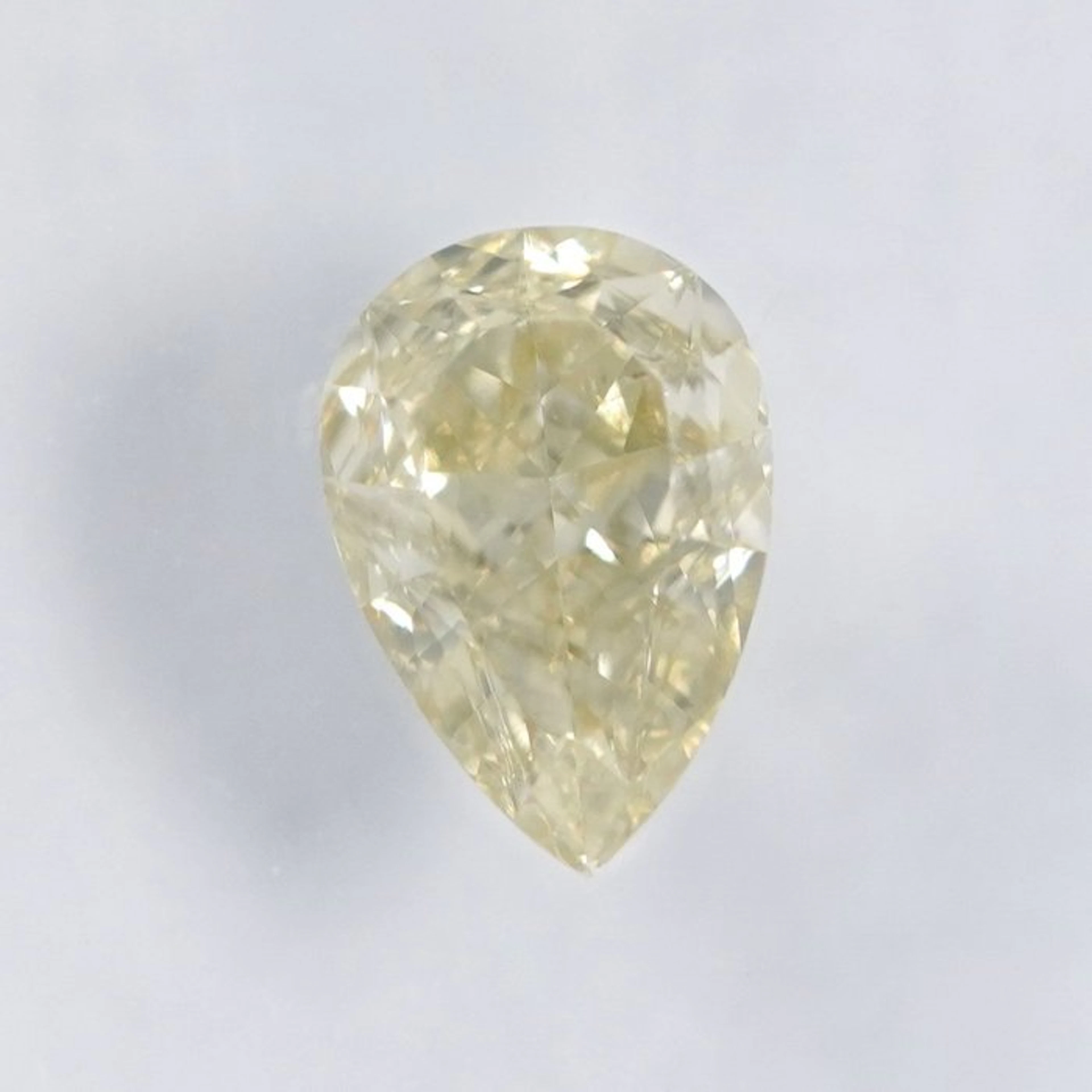 No reserve price - 1 pcs Diamond (Natural coloured)...