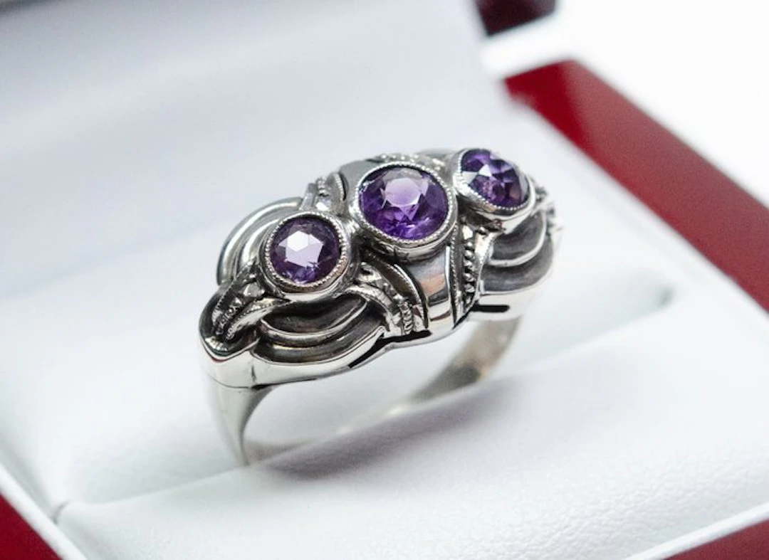 - 800 silver - natural amethysts - Ring
