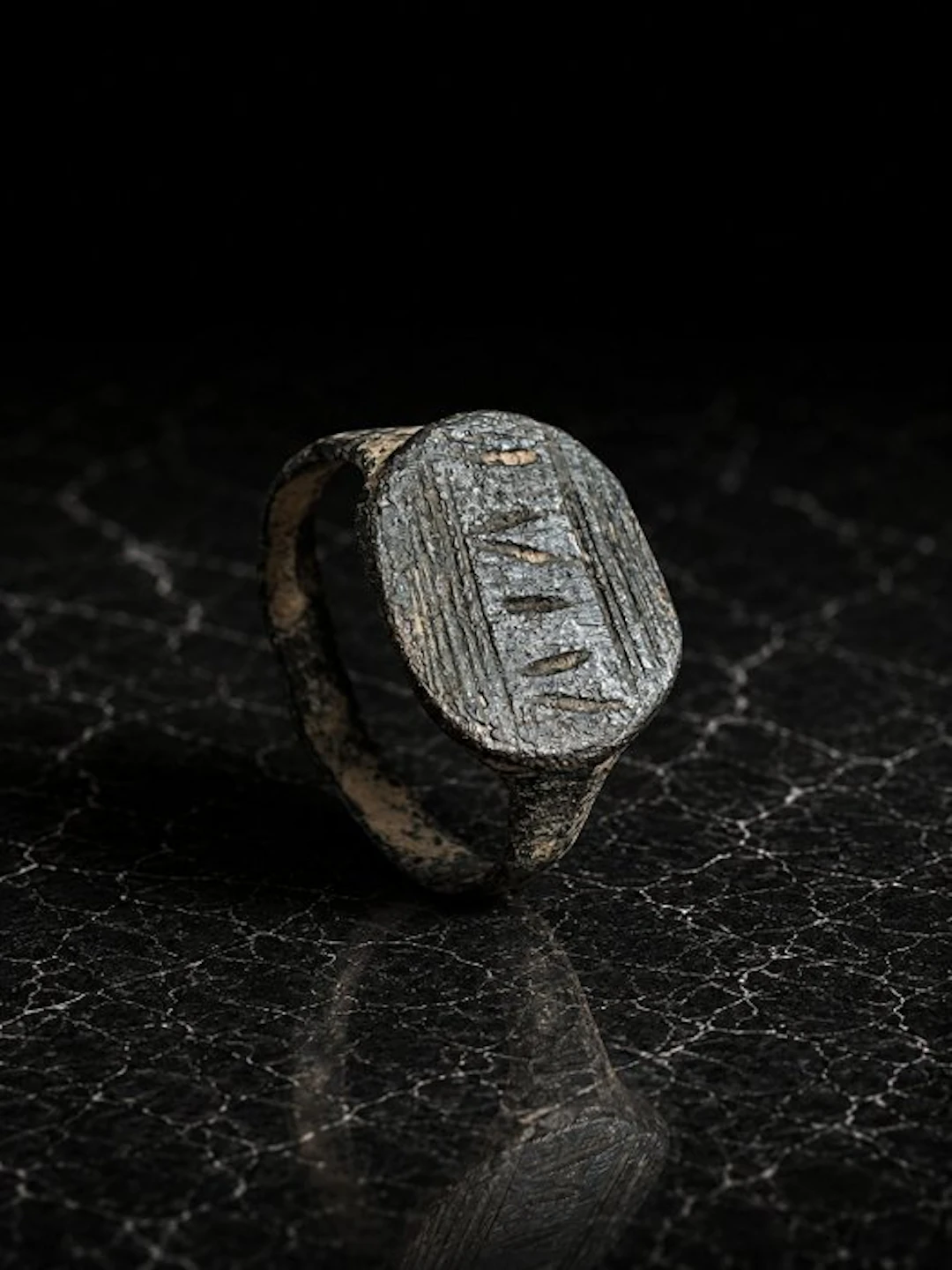 Ancient Roman, Empire Bronze Ring - 3rd to 5th Century AD (No reserve price)