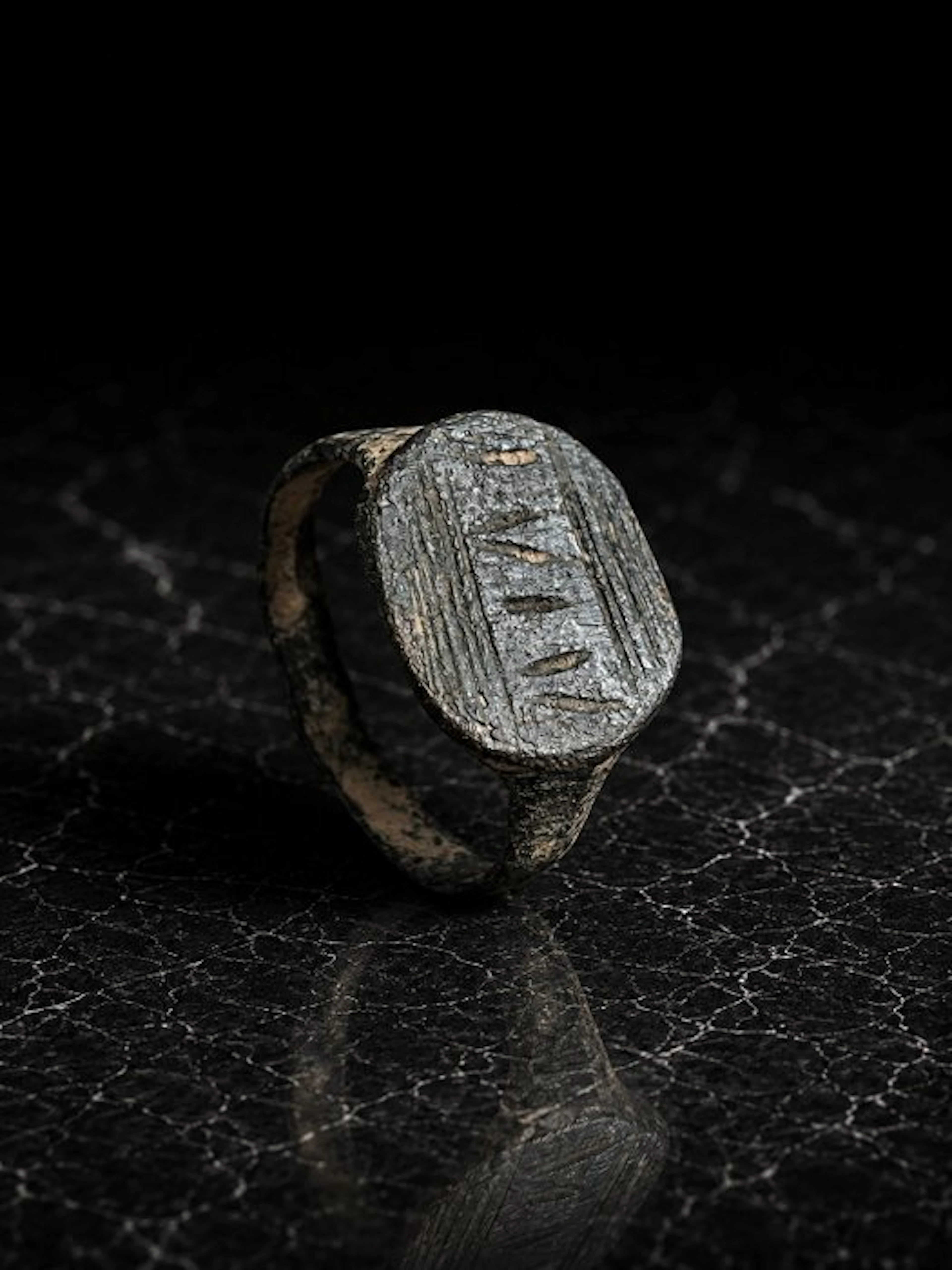 Ancient Roman, Empire Bronze Ring - 3rd to 5th Century AD (No reserve price)
