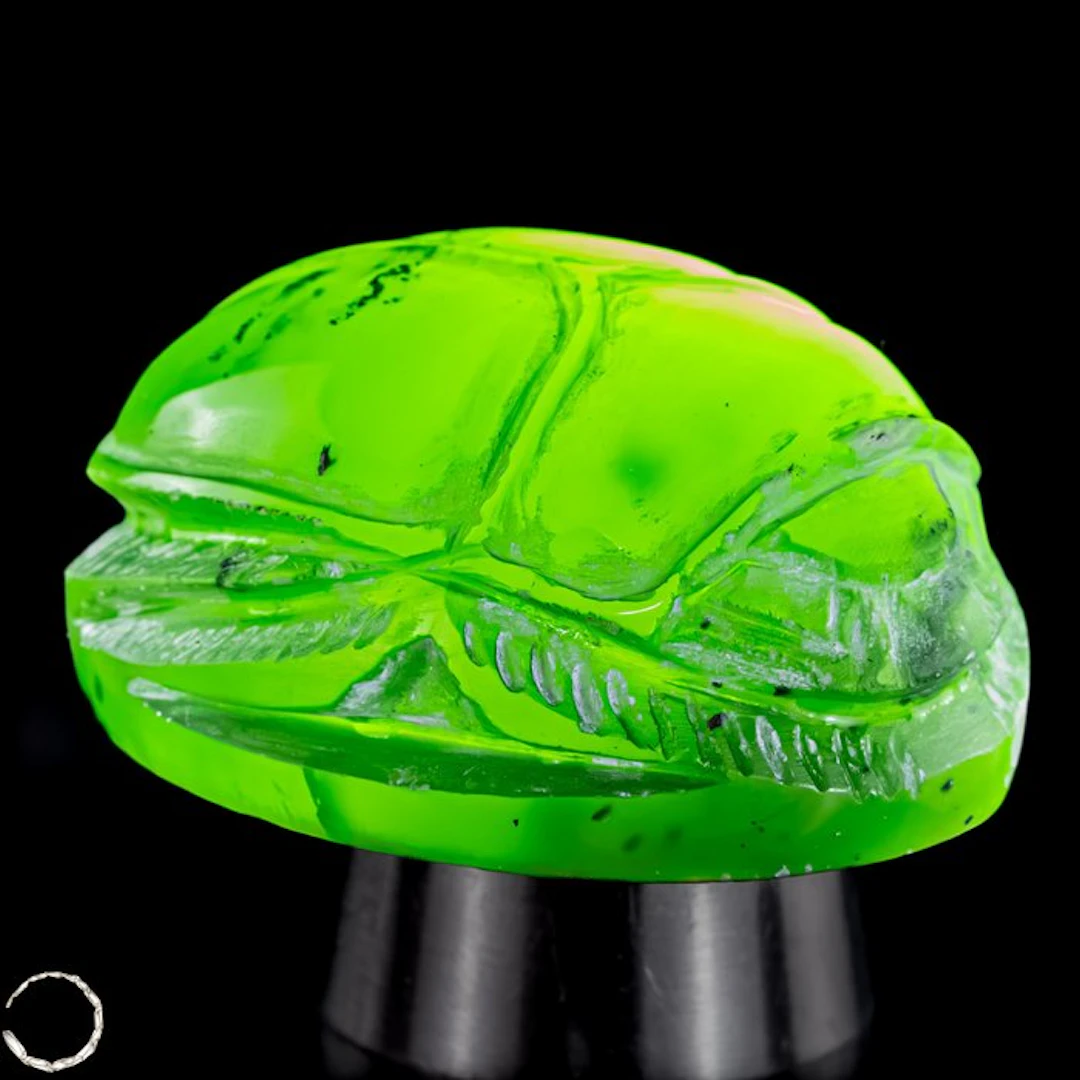 Jade nephrite scarab from Burma – Hand-carved gemstone...