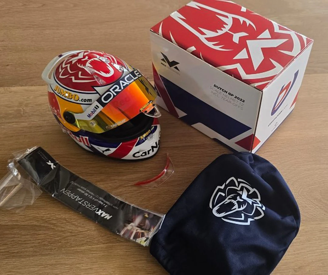 Red Bull Racing - Formula One - Max Verstappen - 2022 - Scale 1/2 helmet