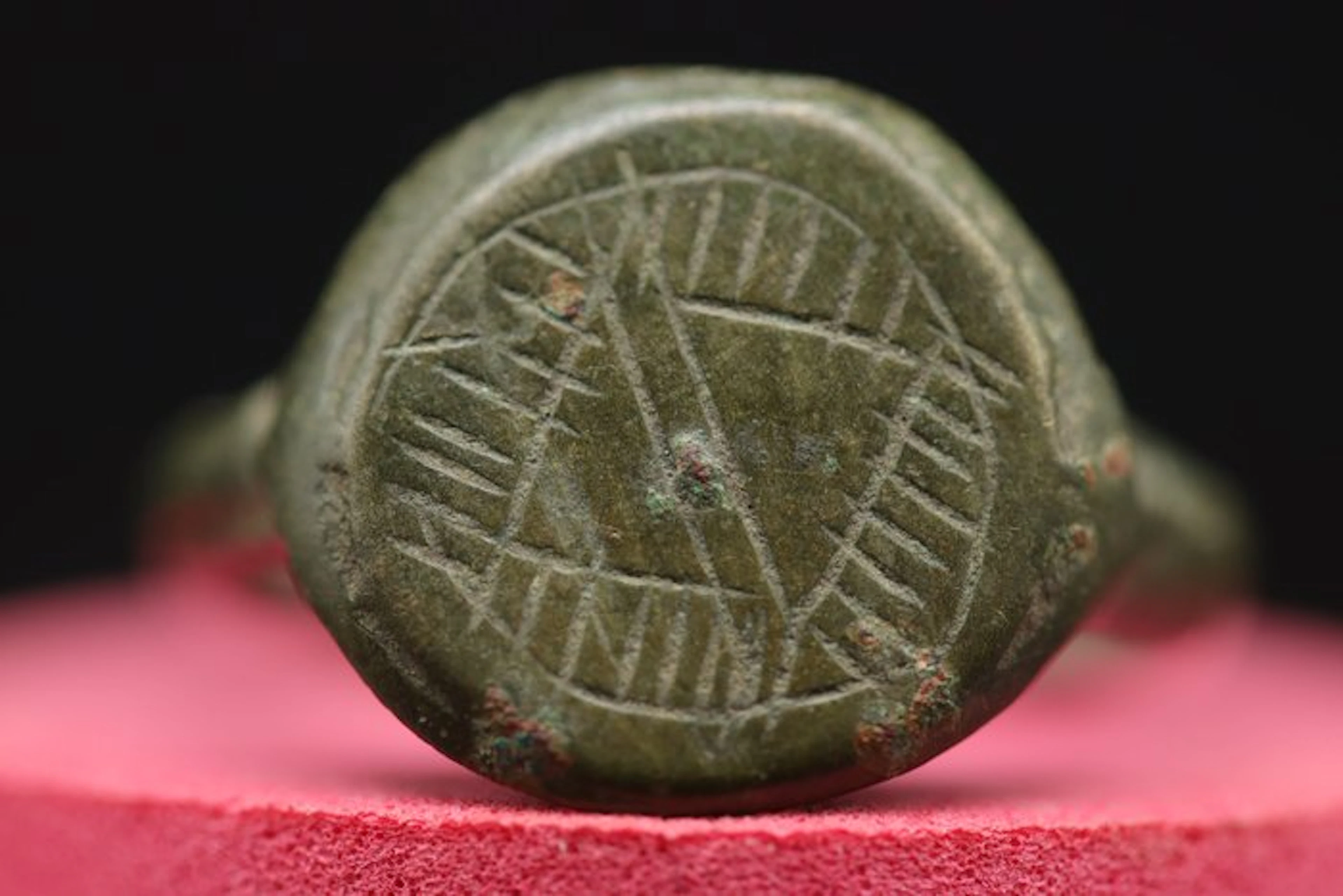Medieval (Gothic) - Bronze Abstract Decorated Ring - 2.3 cm (No reserve price)