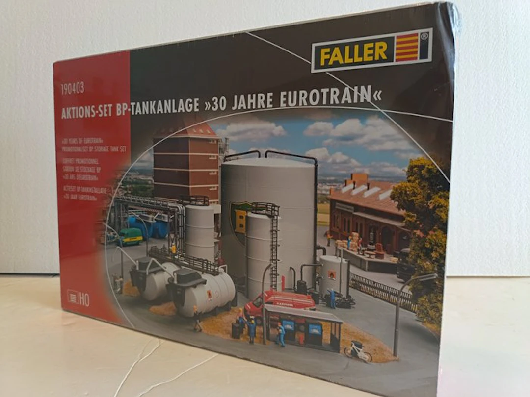 Faller H0 - 190403 - Model train scenery (1) - BP Tank...
