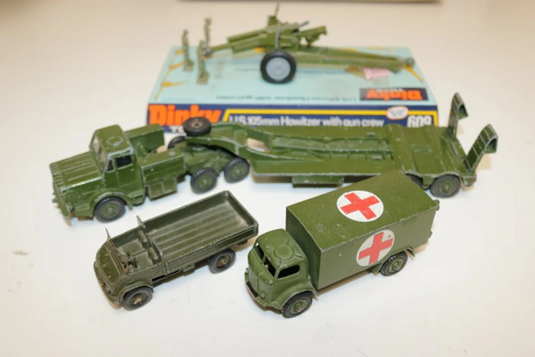 Dinky Toys 1:43 - Model car (4) - Dinky Toys 626 Military...