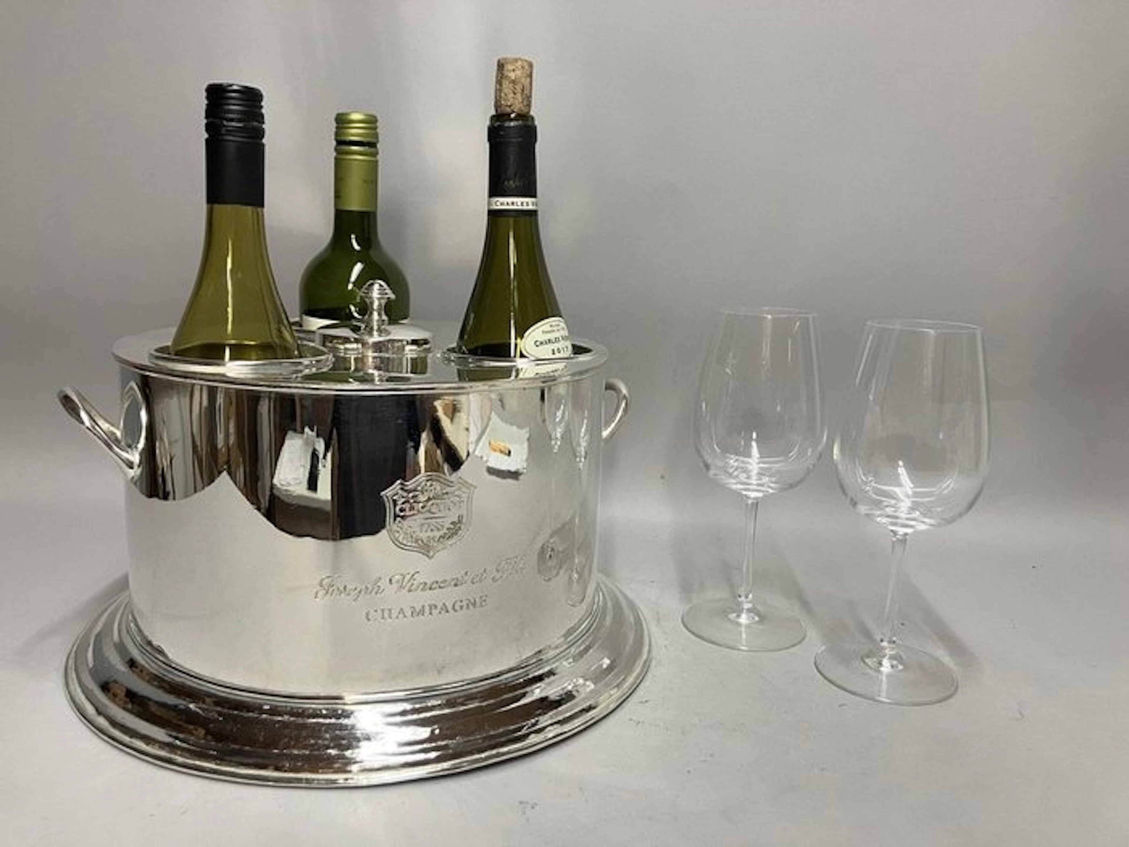 Wine cooler - for 3 bottles with compartment for...