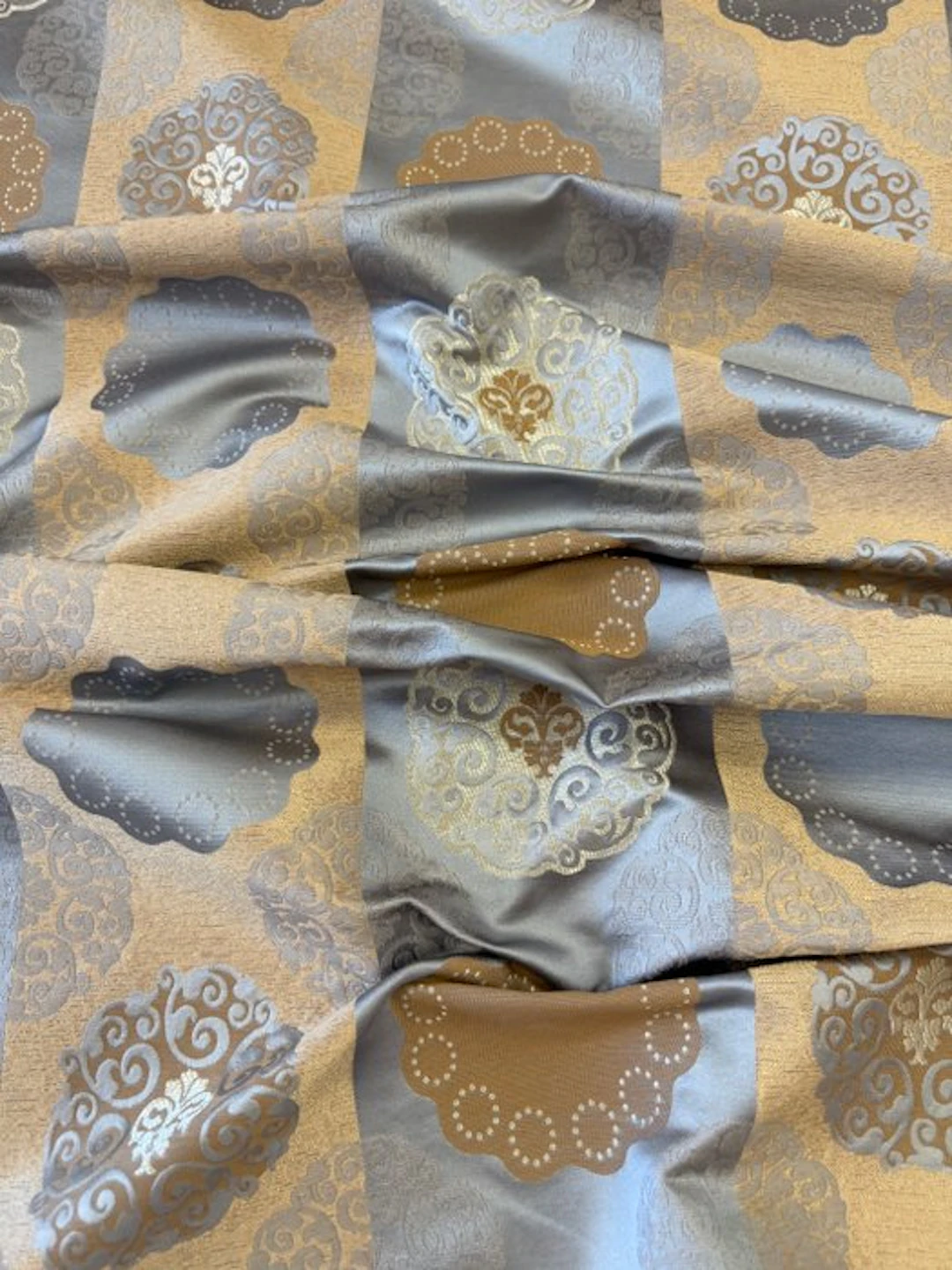 1574★ Fine jacquard upholstery fabric with a...