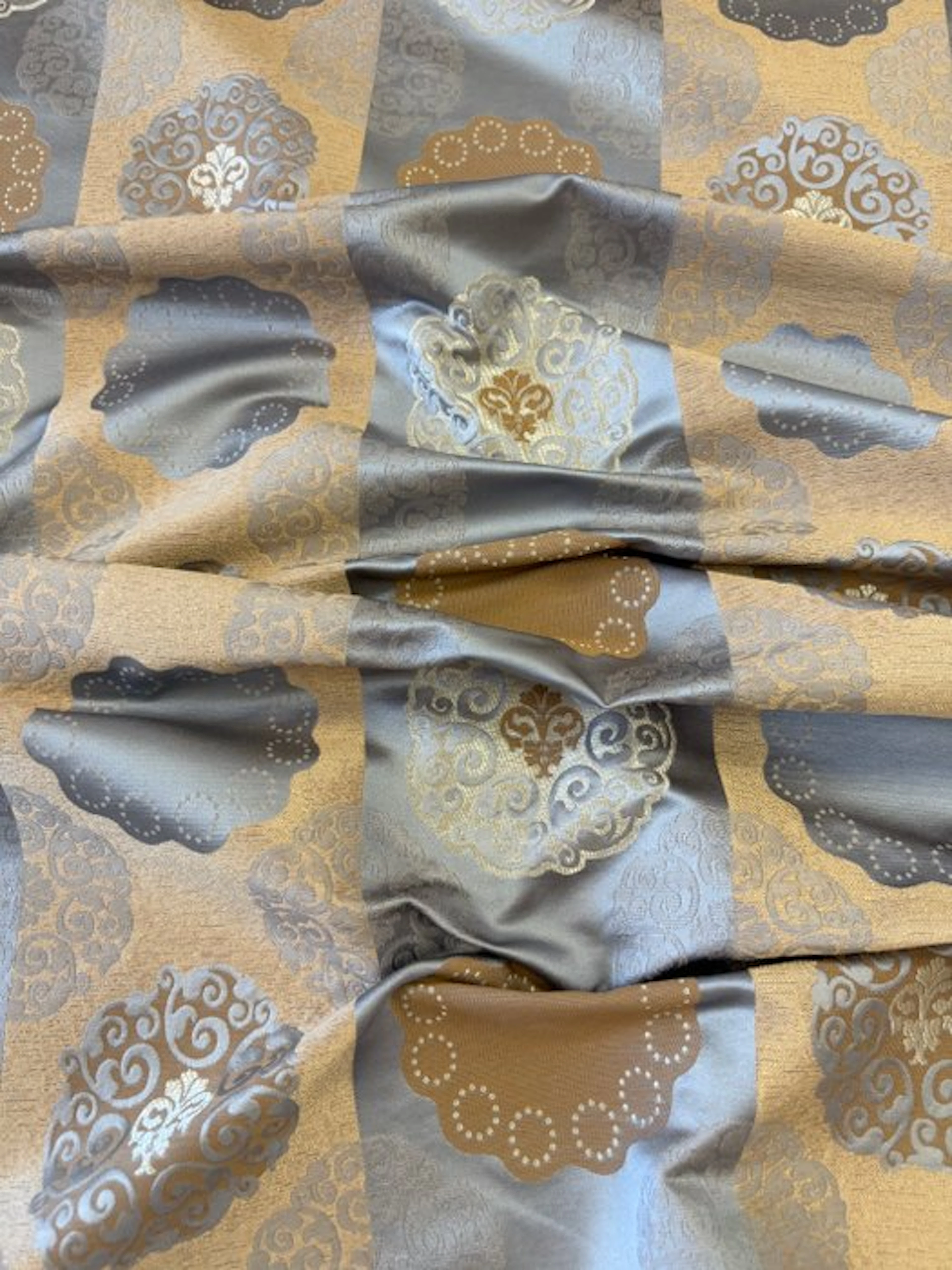 1574★ Fine jacquard upholstery fabric with a...