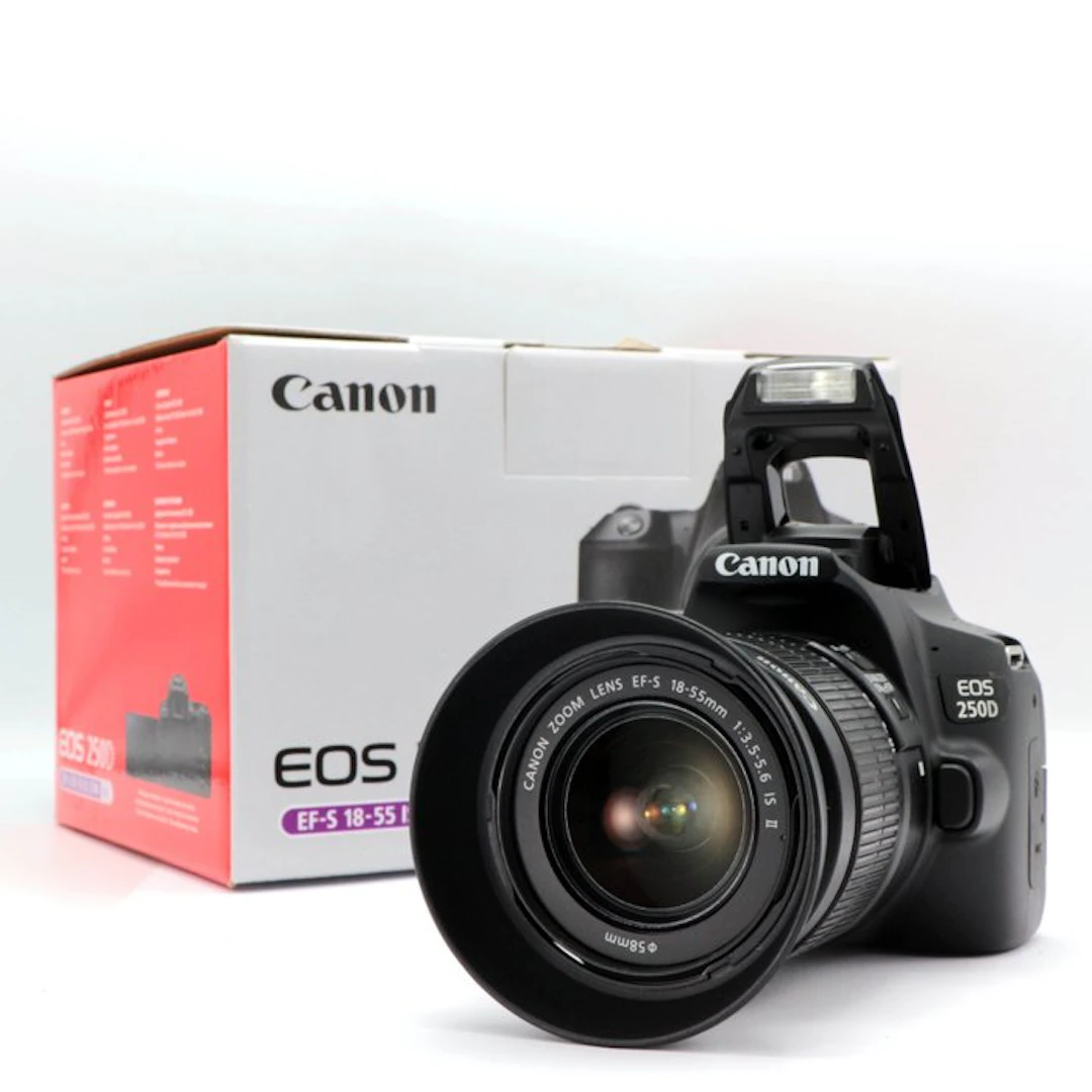 Canon EOS 250D + EF-S 18-55mm F/3.5-5.6 IS II...