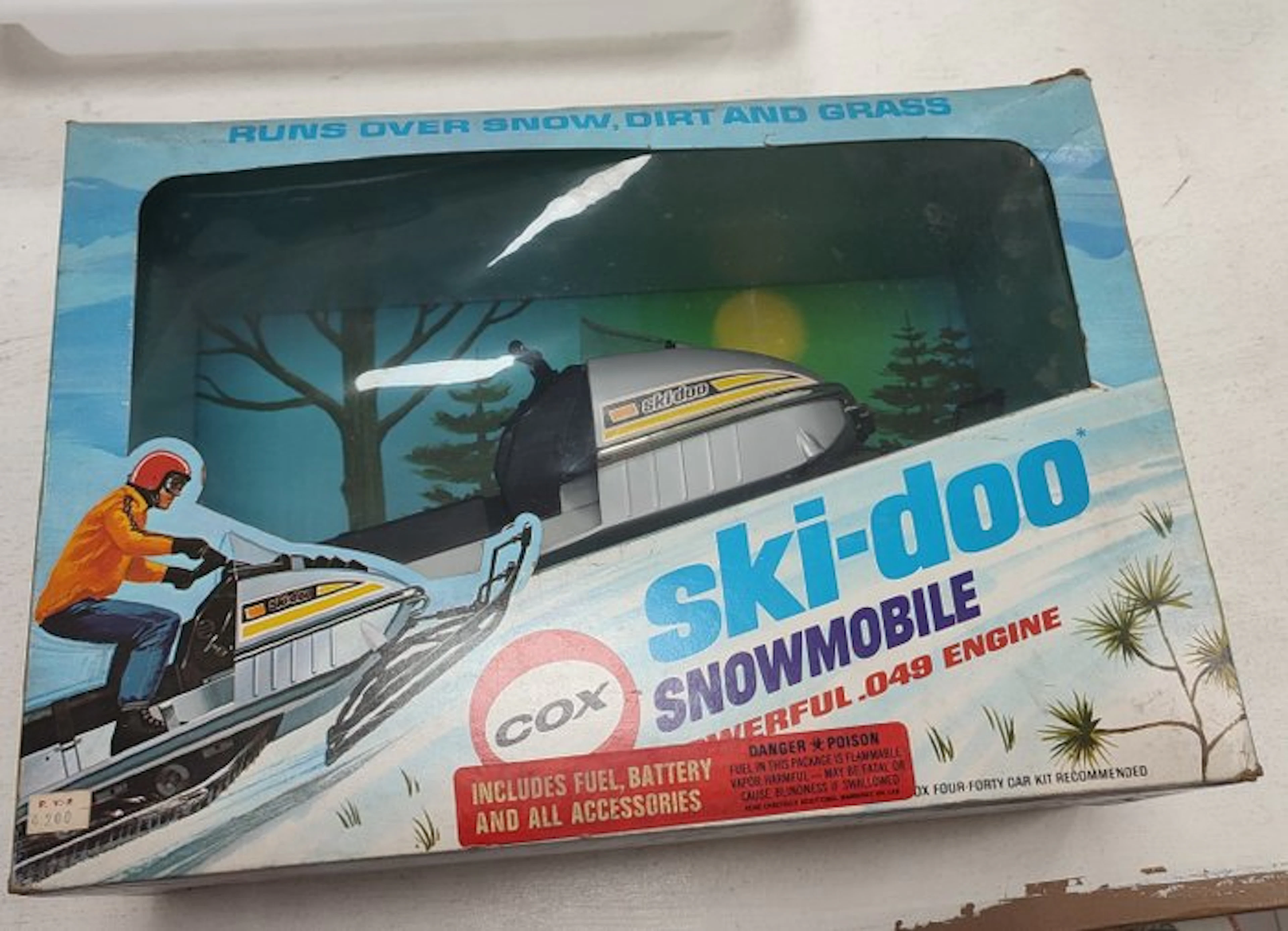Cox - Toy vehicle - Ski-doo Snowmobile - .049 gas-powered (1973) - sealed