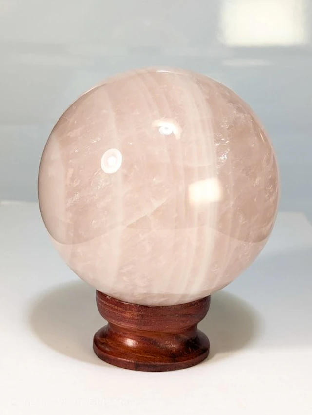 1.09 kg - Natural Rose Quartz Sphere – Beautiful color –...