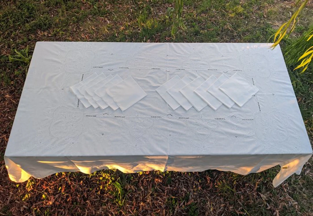 Richelieu Style - Tablecloth - 254 cm - 174 cm