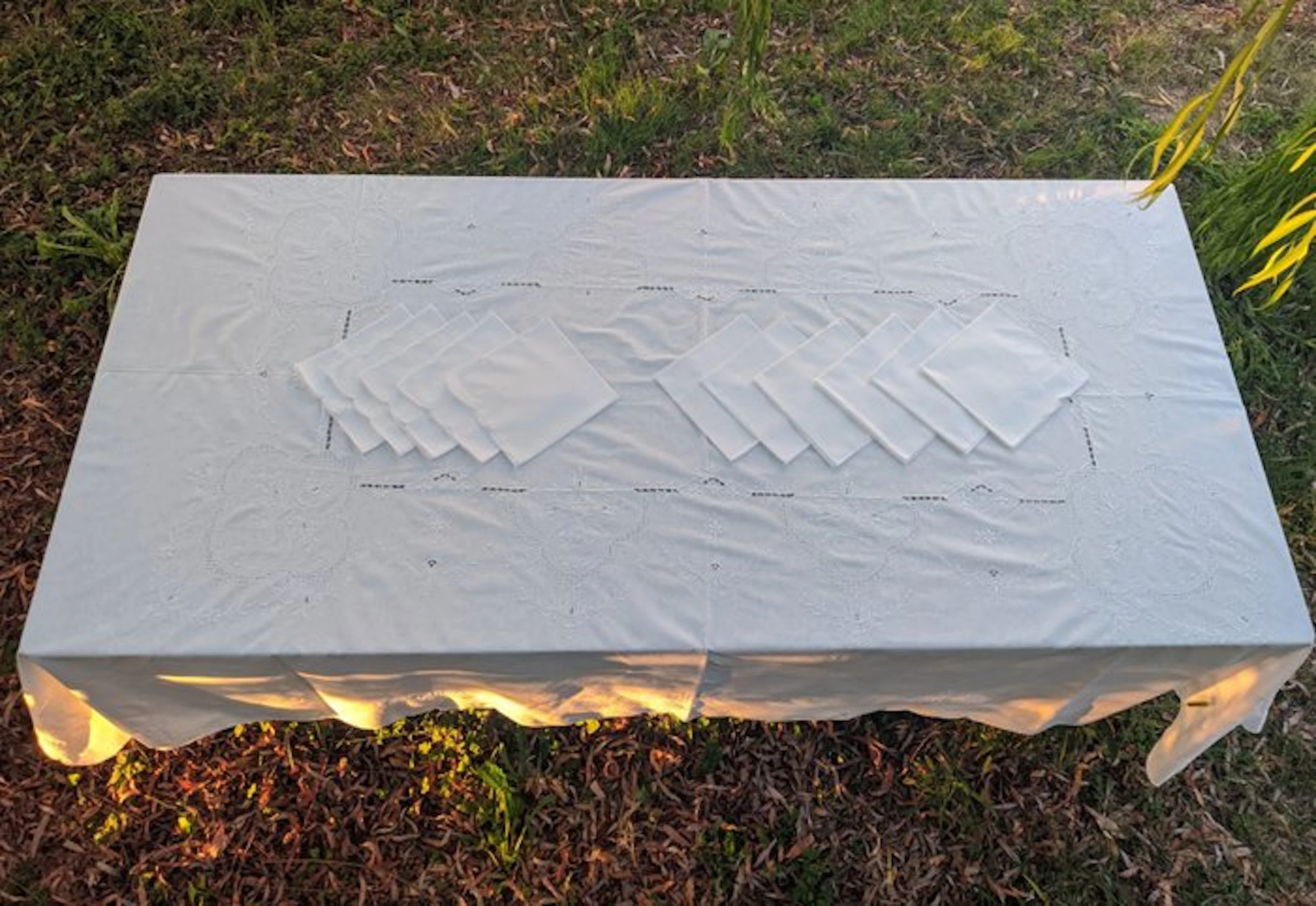 Richelieu Style - Tablecloth - 254 cm - 174 cm