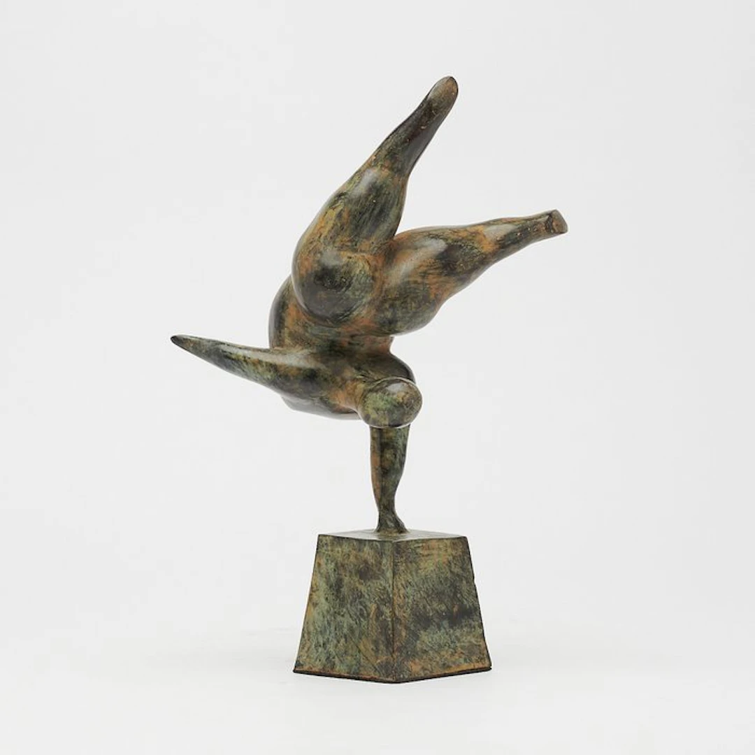 Statue, NO RESERVE PRICE - Patinated Voluptuous Balancing...