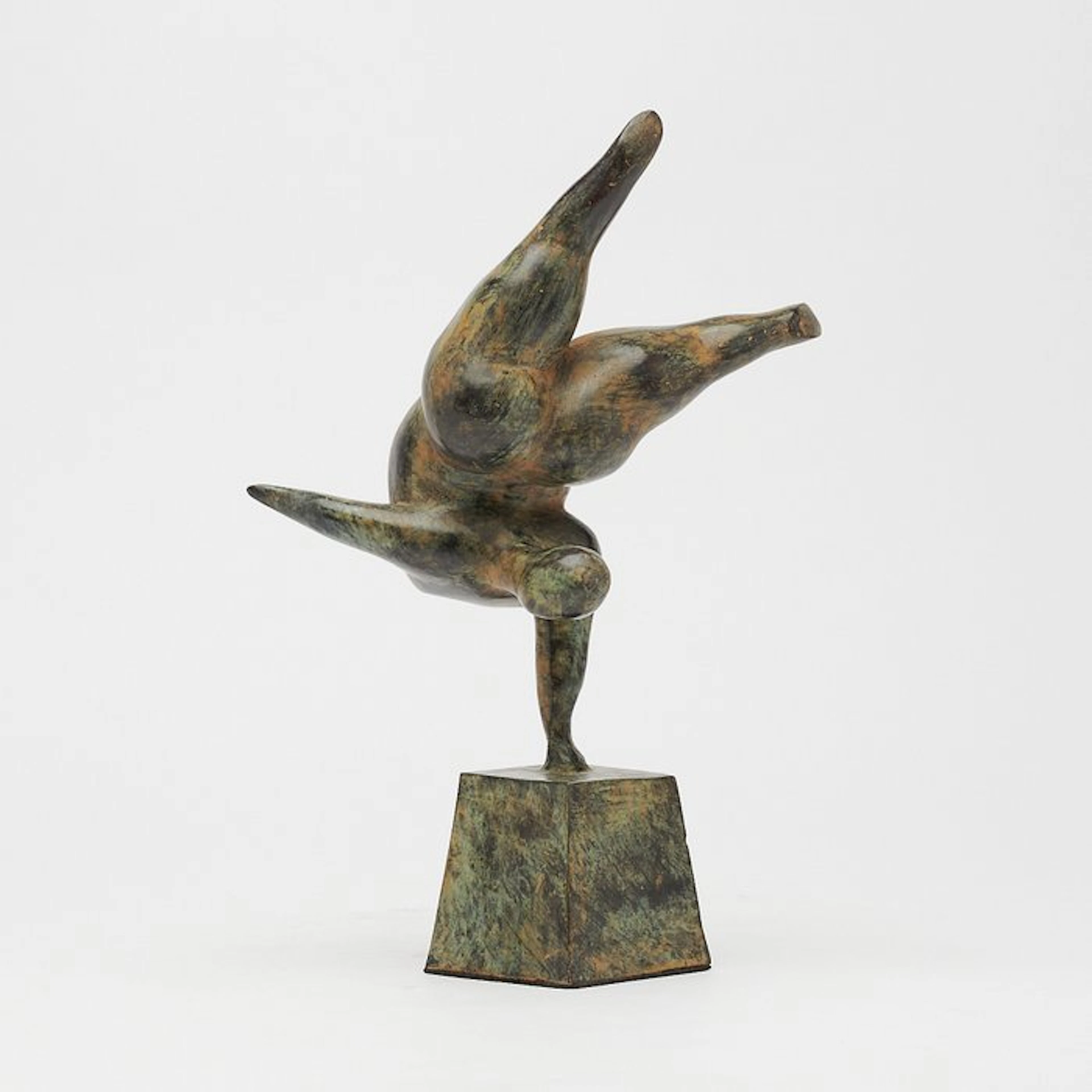 Statue, NO RESERVE PRICE - Patinated Voluptuous Balancing...