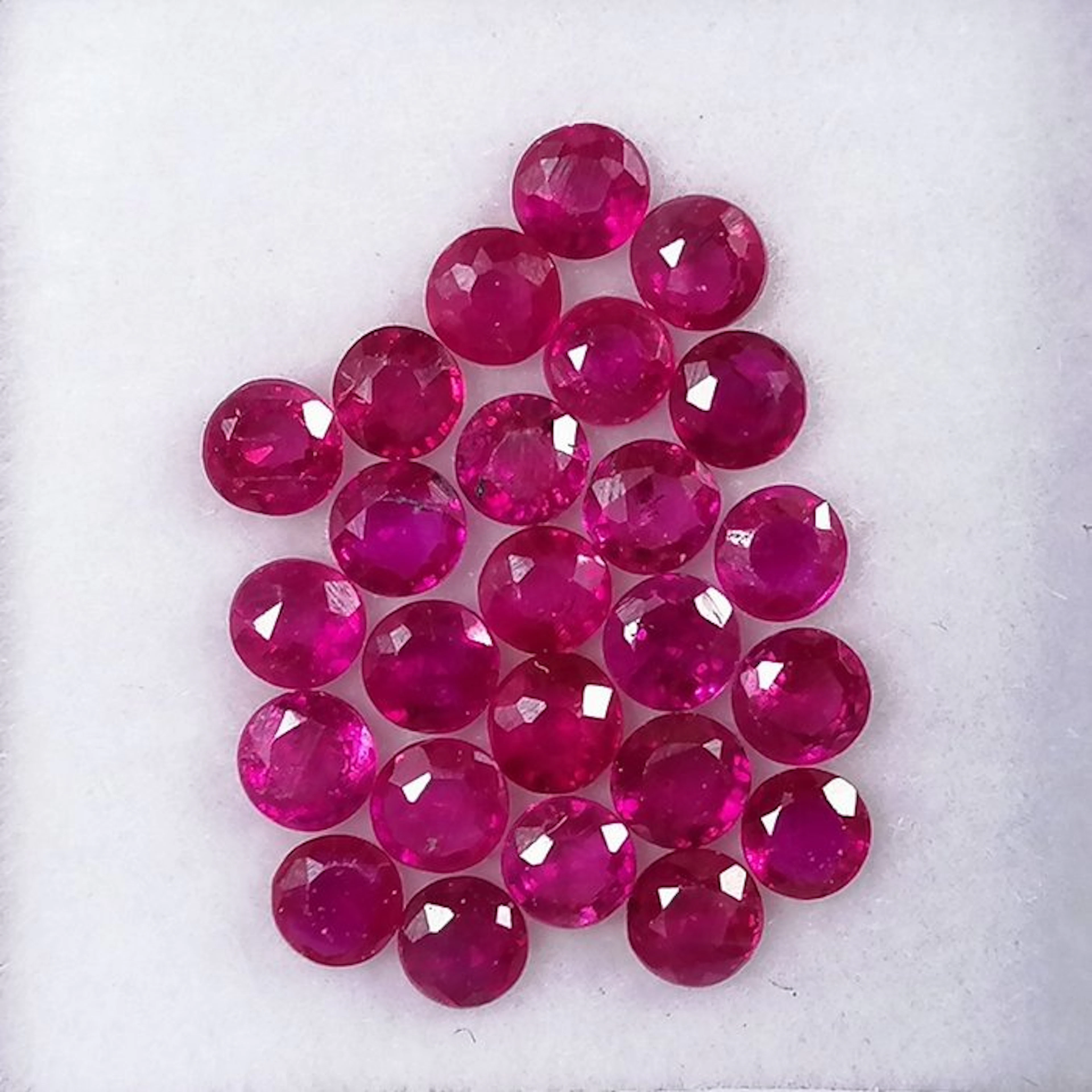 25 pcs Red Ruby - 2.52 ct - Instituto Gemólogico Español (IGE)
