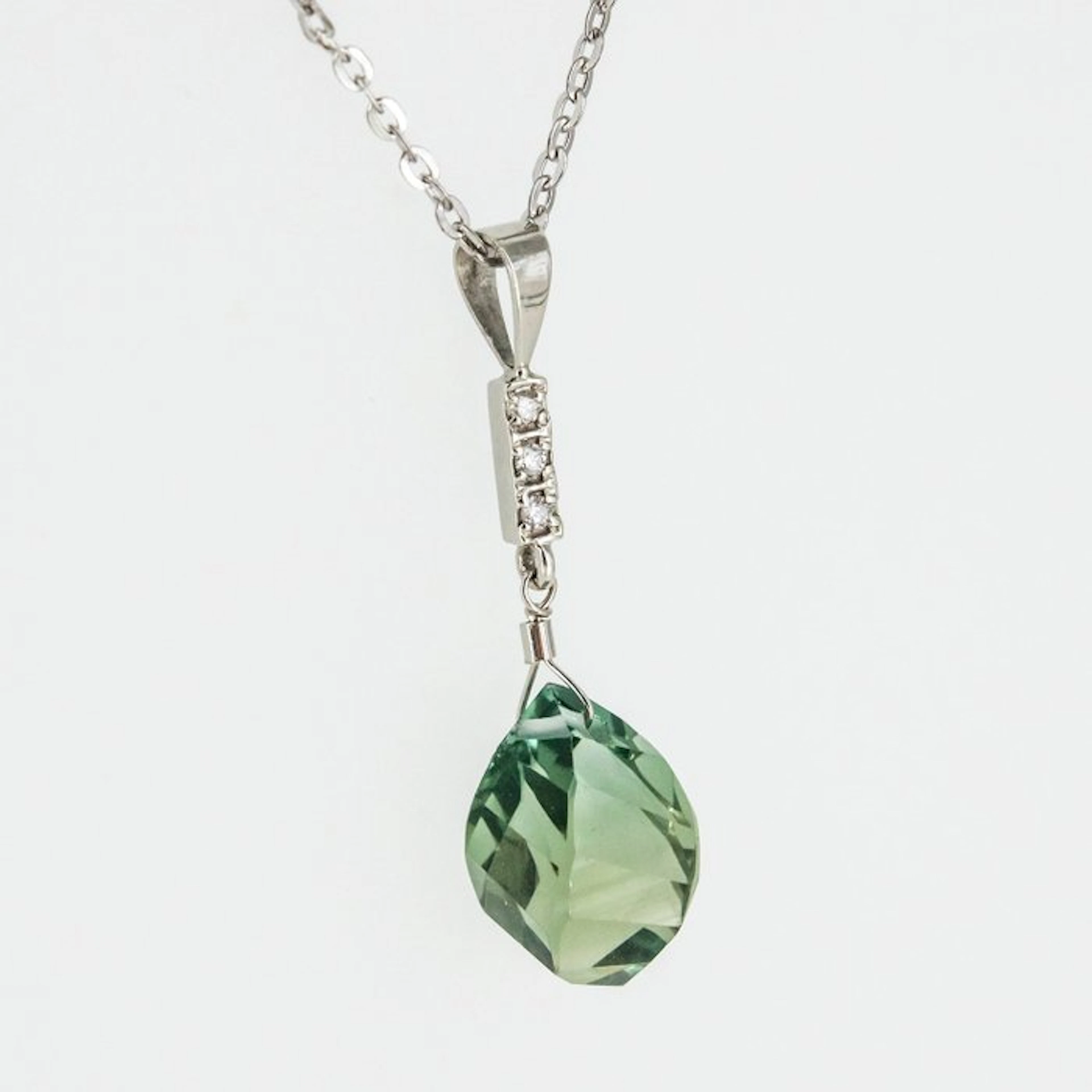Necklace with pendant - 18 kt. White gold - 2.02ct. tw. Quartz - Diamond