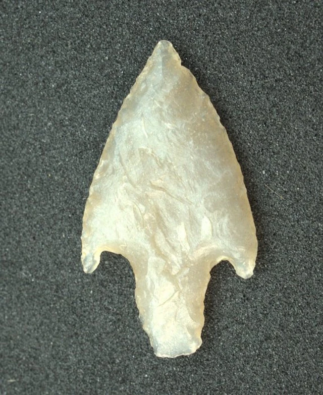 European Neolithic flint Tanged, Barbed Arrowhead - 25 mm (No reserve price)