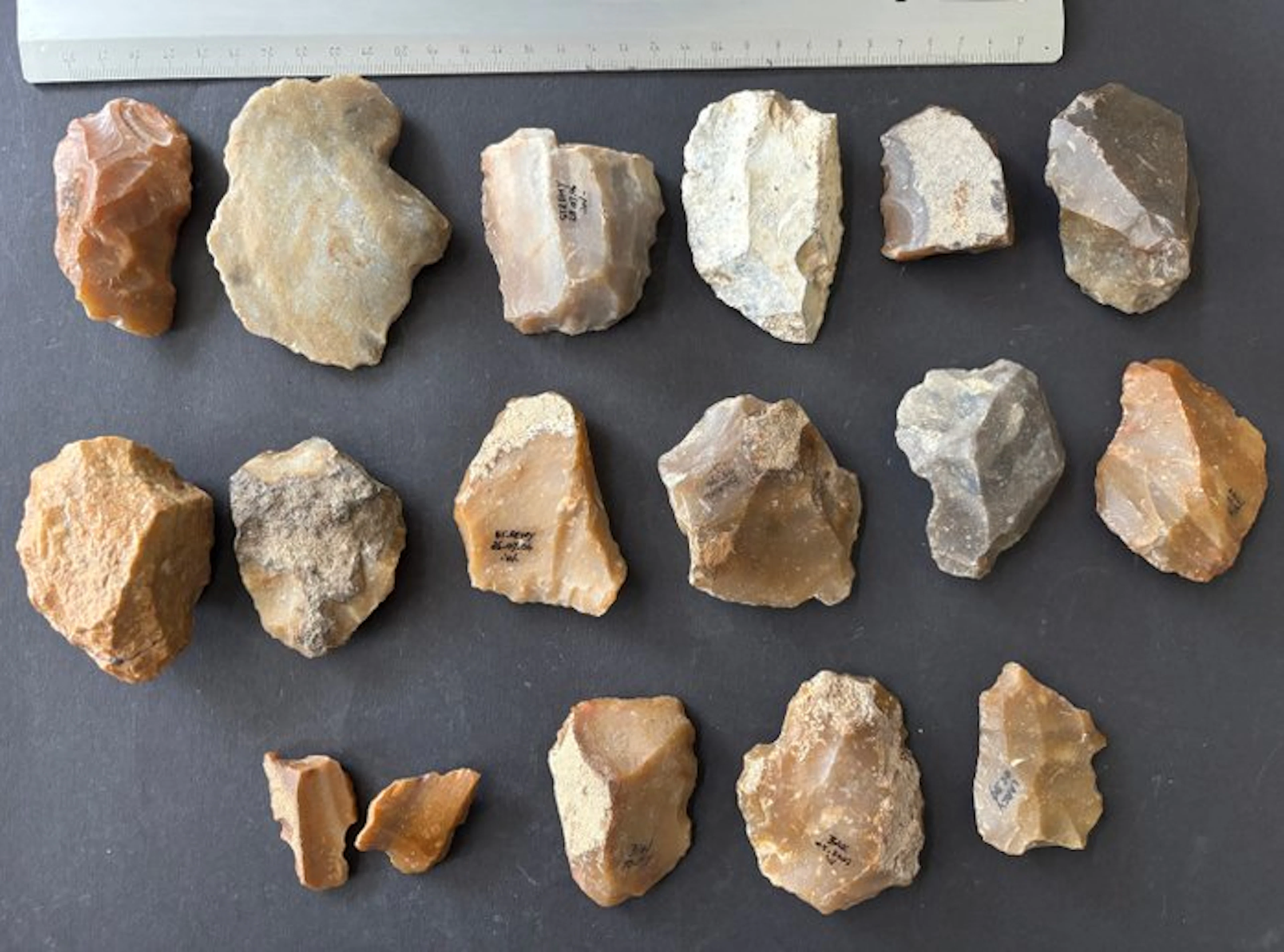 Middle Paleolithic: Neanderthal Flint Flint artifacts (No reserve price)