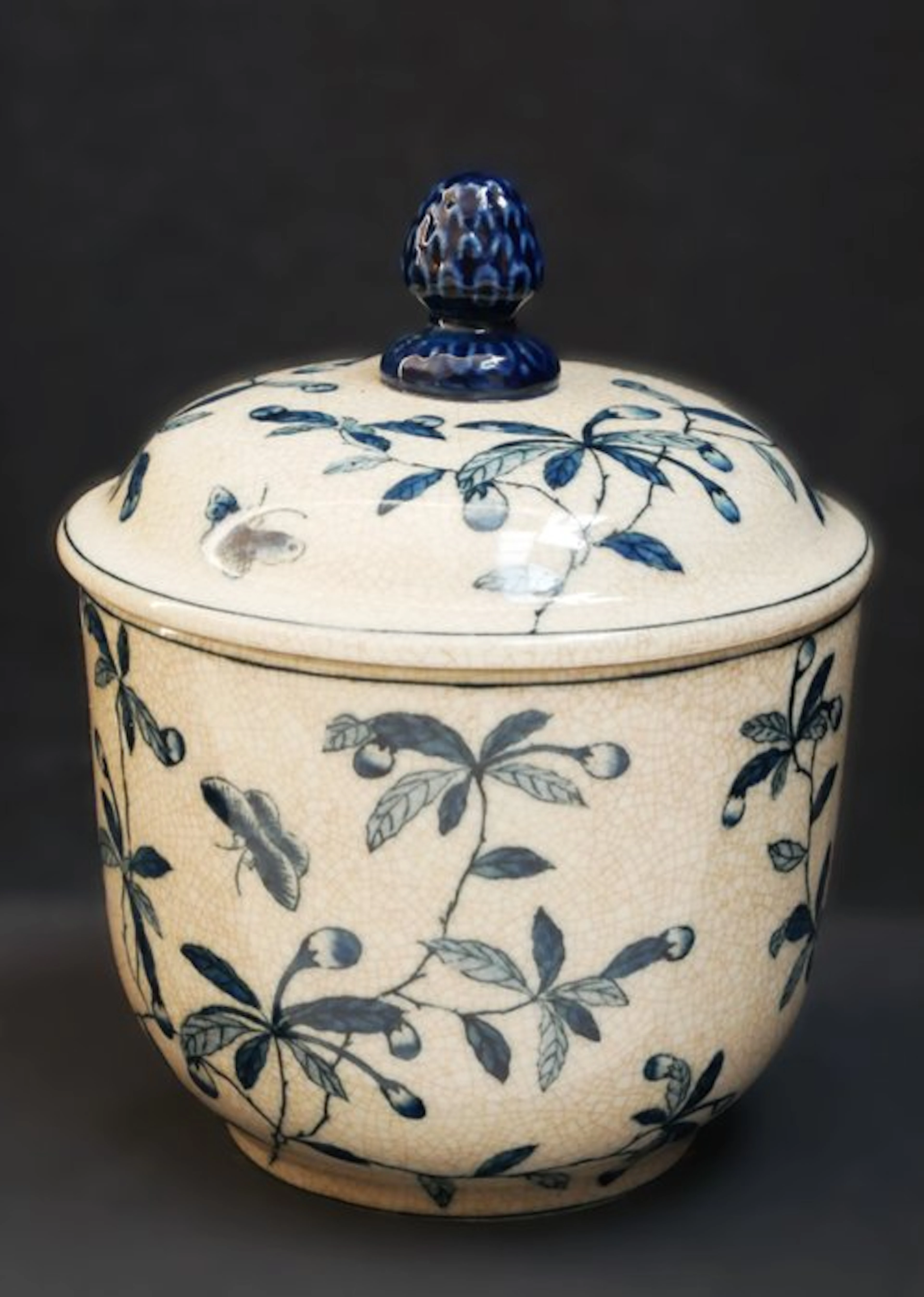 Lidded vase - Porcelain, hand-painted
