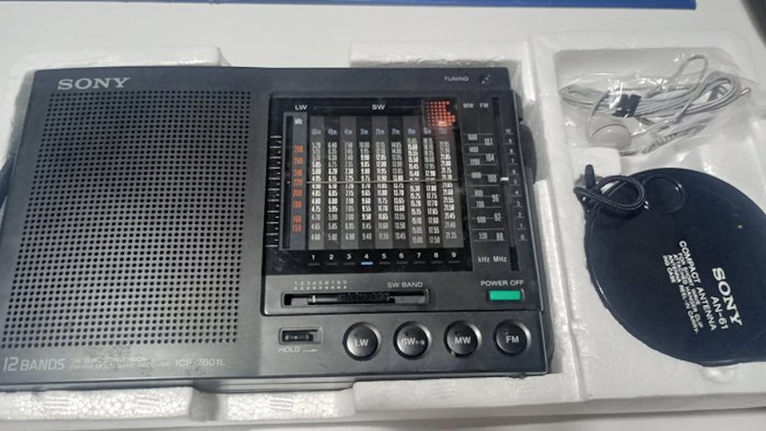 Sony - ICF-7601L / 12-Band Portable World radio