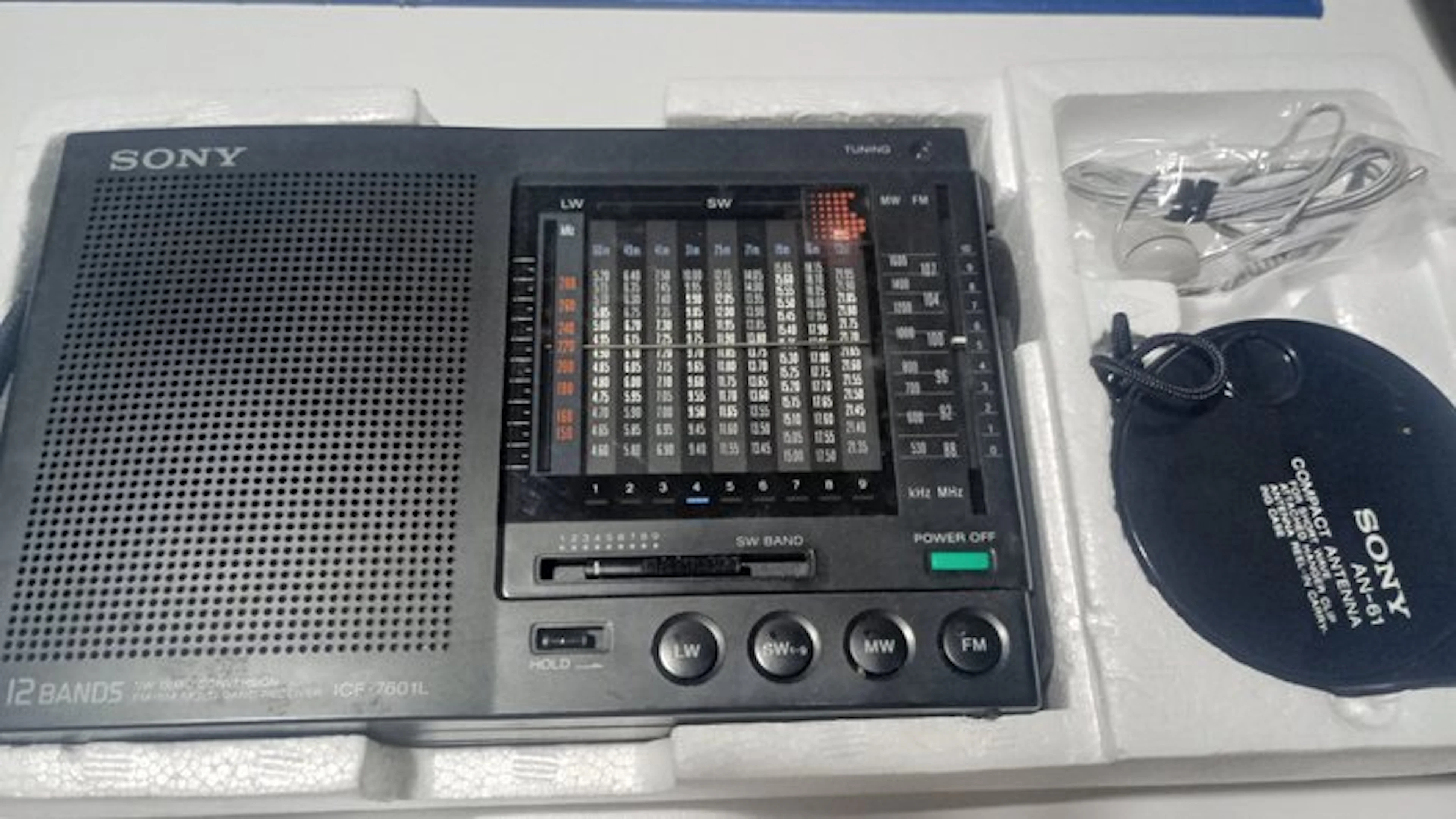 Sony - ICF-7601L / 12-Band Portable World radio