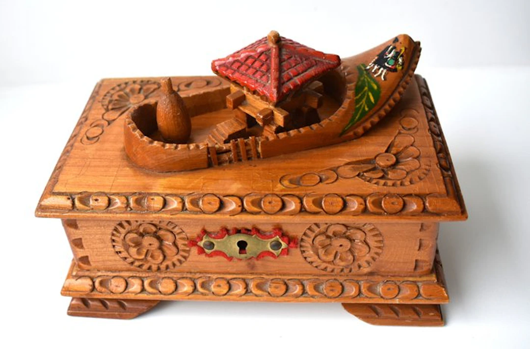 Decorative ornament - musical jewelry box with boat - Music/jewelry box