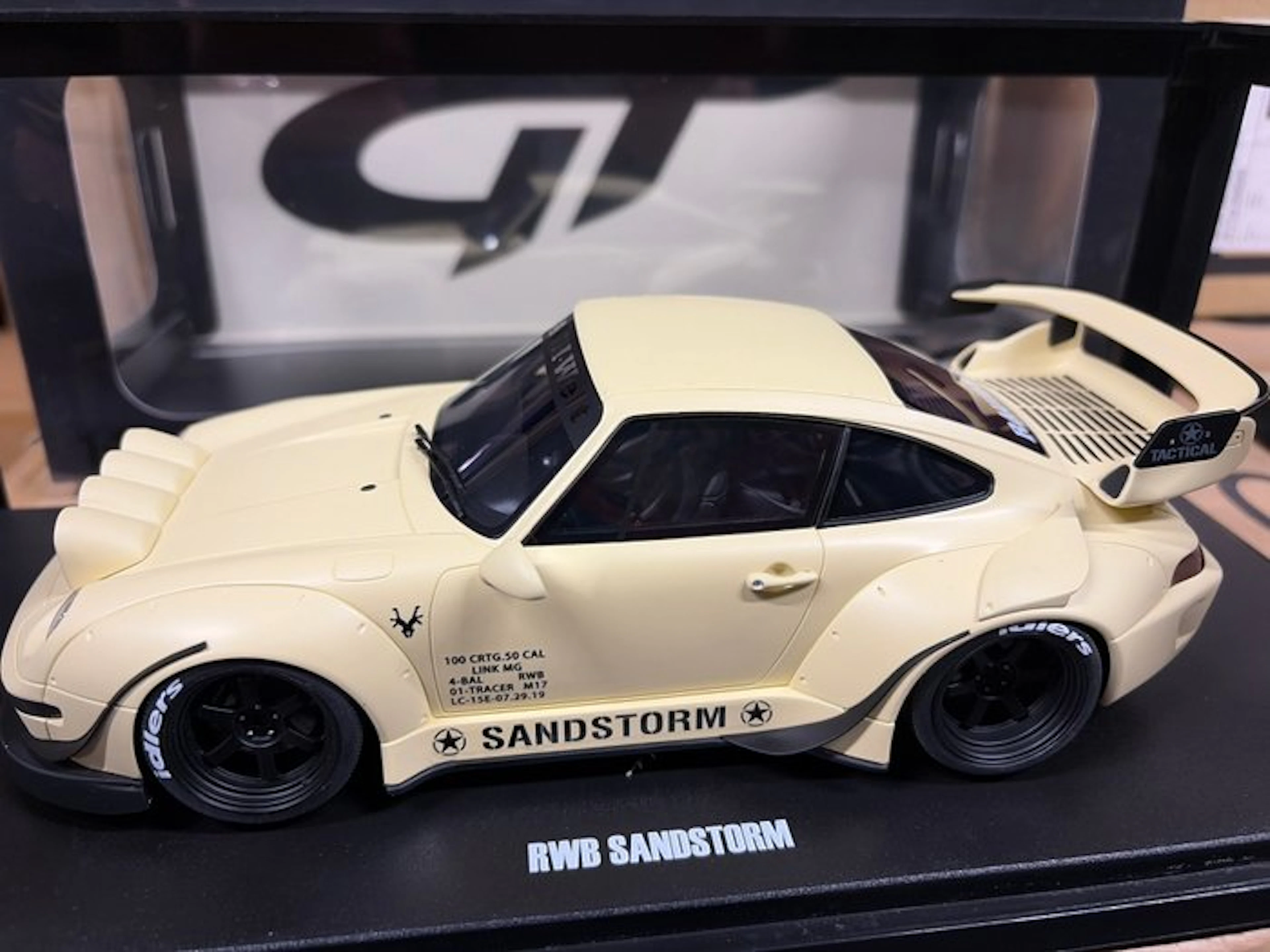 GT Spirit 1:18 - Model race car - Porsche 911 RWB Penthouse (2024)