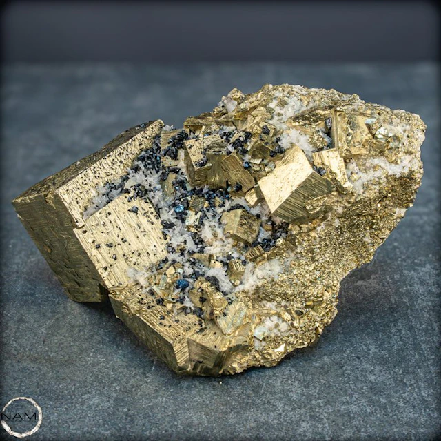 Exclusive pyrite layer with quartz and galena –...