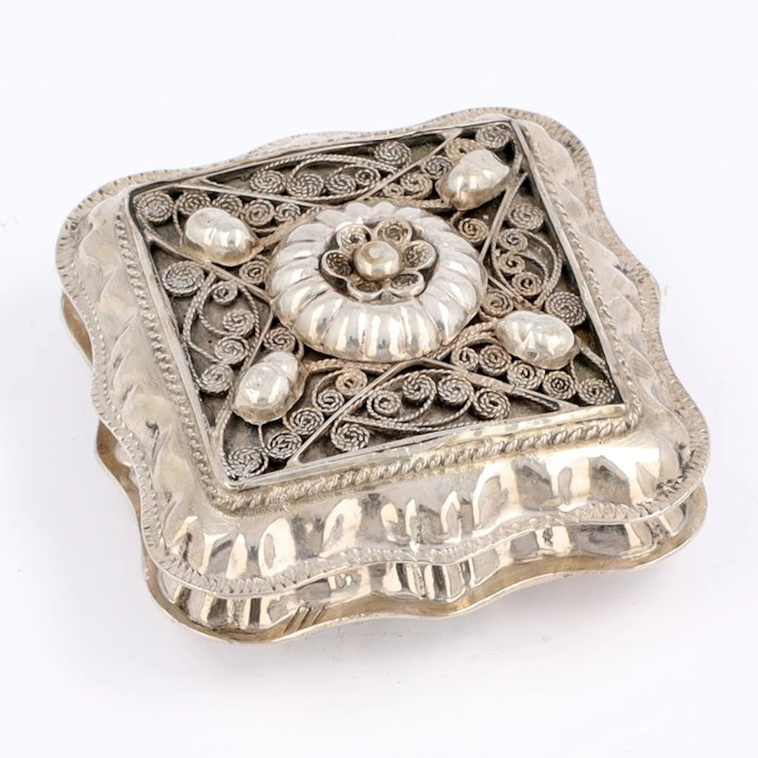 Schoonhoven 1872 - Filigrain decor - Peppermint box - .833 silver