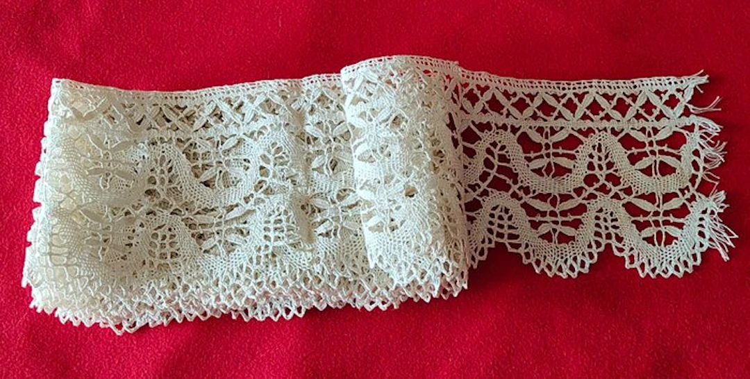 Linenpress Renaissance Style - Bobbin lace